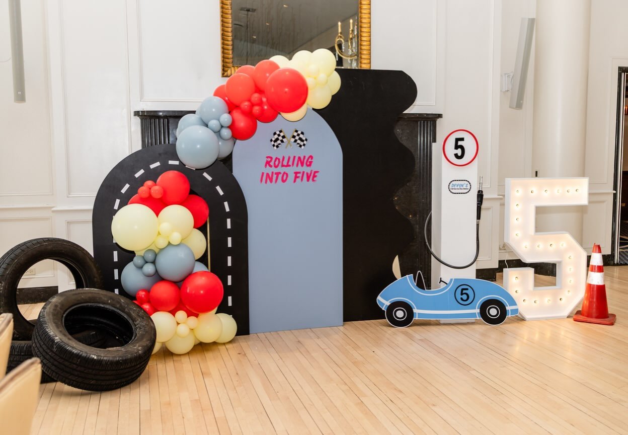 🏁 Rolling into five!

You can Rent This Setup right from our website! We&rsquo;ve made it easy to shop the look and bring the party to your next celebration. 🏎️

Head to our website, click Rent This Look, and start planning your next event!

🔗 Lin