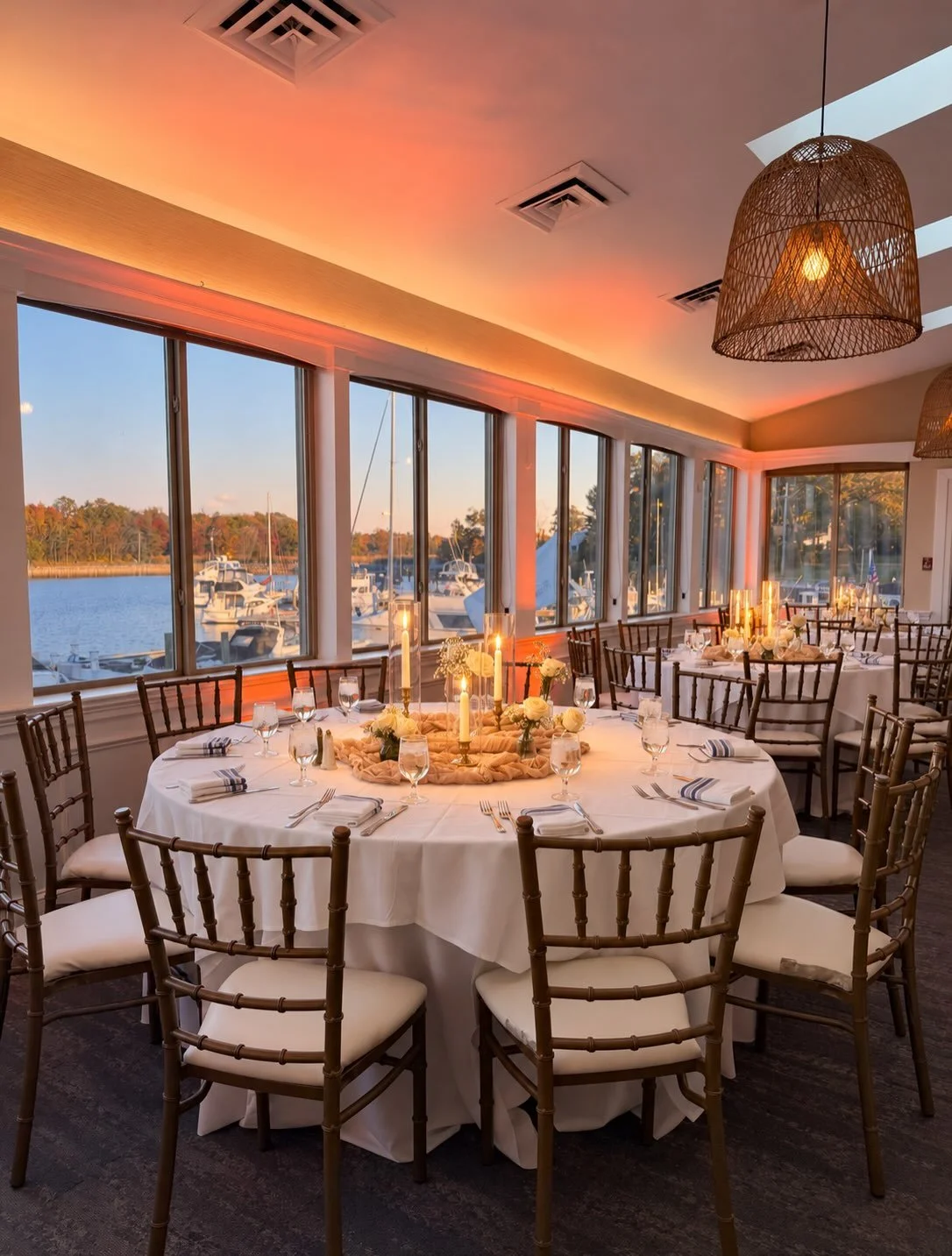 A little look at Rosslyn&rsquo;s graduation celebration! 🎓🤍

We loved how these centerpieces came together with the white, gold, and black details! ✨

In case you didn&rsquo;t know, we also offer centerpieces From simple and classic to something a 