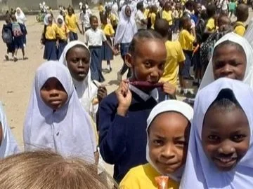 3000+kids+in+a+primary+school.jpg