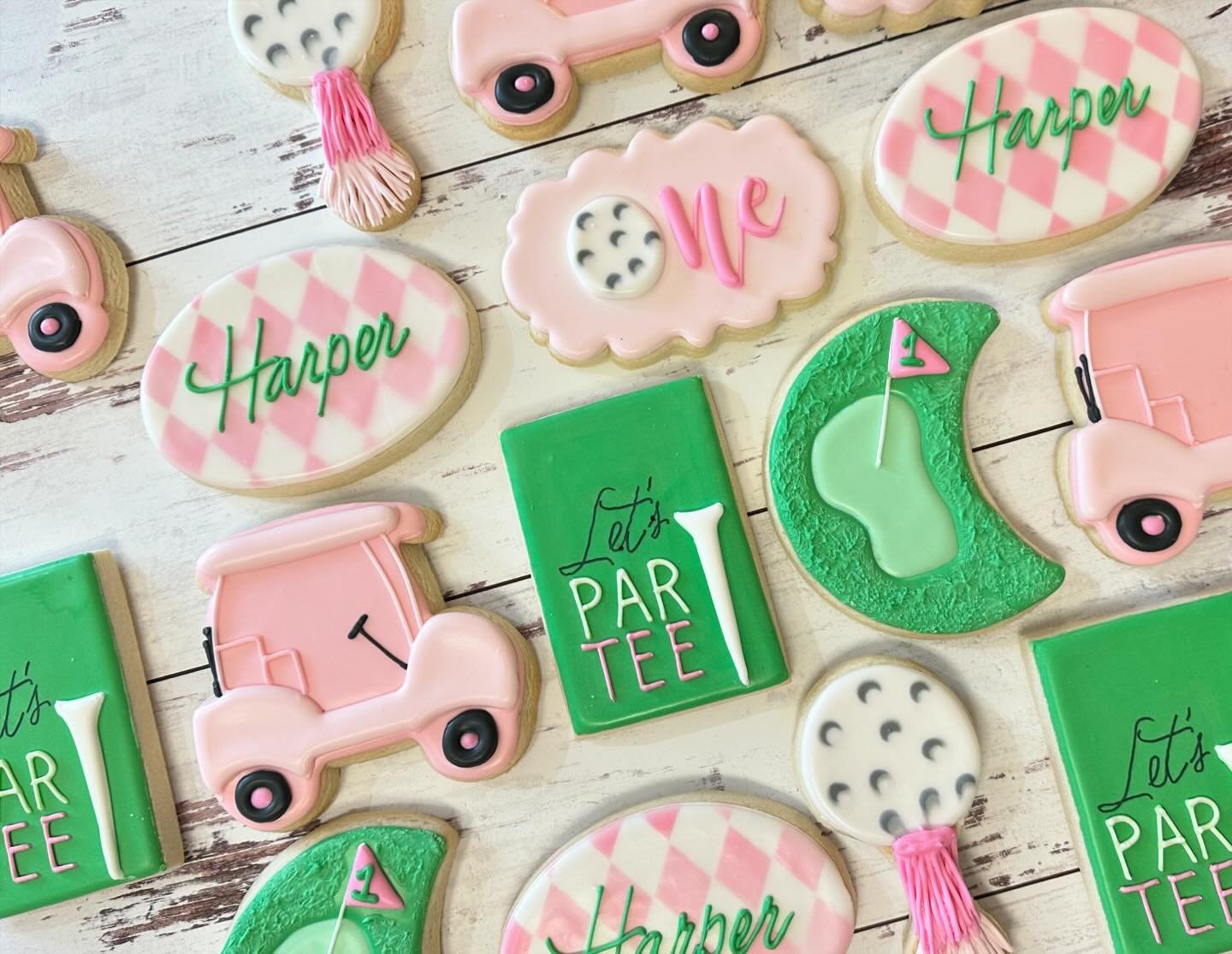 Happy 1st Birthday, Harper!

#golfcookies #jojoscookieboutique #hayesvillenc #partyfavors #customcookies #decoratedcookies