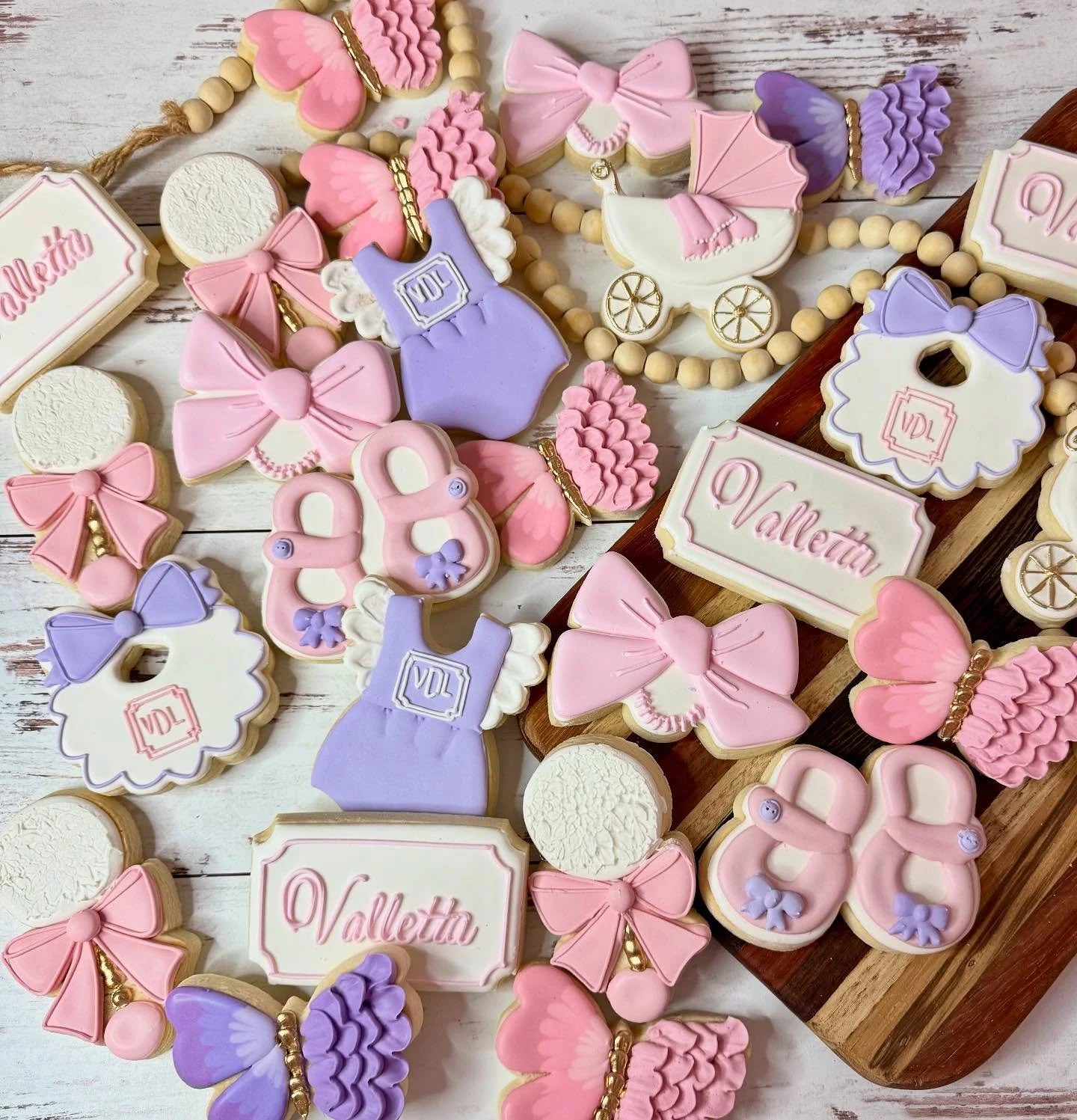 Congratulations to a special customer on her little bundle of joy, coming 2025! 👩&zwj;🍼👩&zwj;🍼

#babyshowercookies #jojoscookieboutique #blairsvillega #bibcookies #babyrattlecookies #babyshoecookies #butterflycookies #decoratedcookies #decoratedc