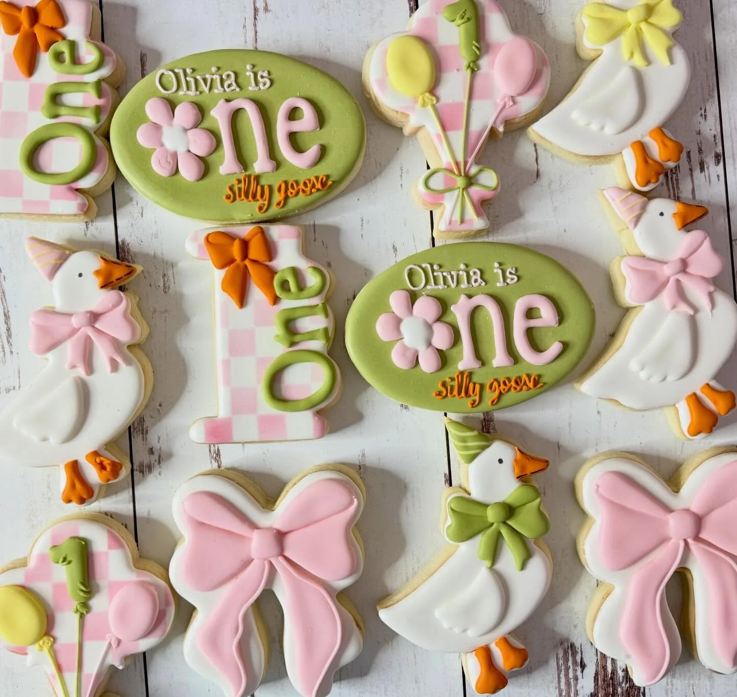 Happy 1st birthday, Olivia! You&rsquo;re &ldquo;One Silly Goose!🪿🪿🪿 

#onesillygoosecookies #jojoscookieboutique #blairsvillega #decoratedcookiesofinstagram
