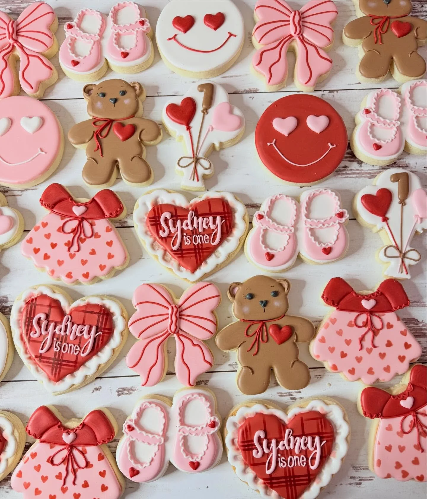 Happy 1st birthday Sydney! 

#jojoscookieboutique #blairsvillega #valentinescookies