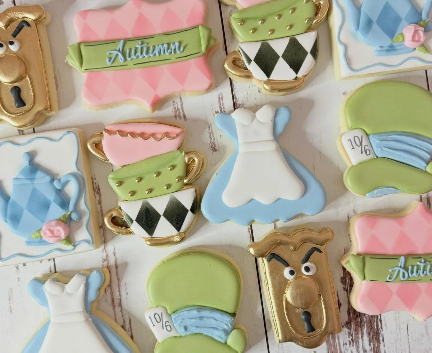 Happy birthday Autumn! 

#aliceinwonderlandcookies #jojoscookieboutique #BlairsvilleGA