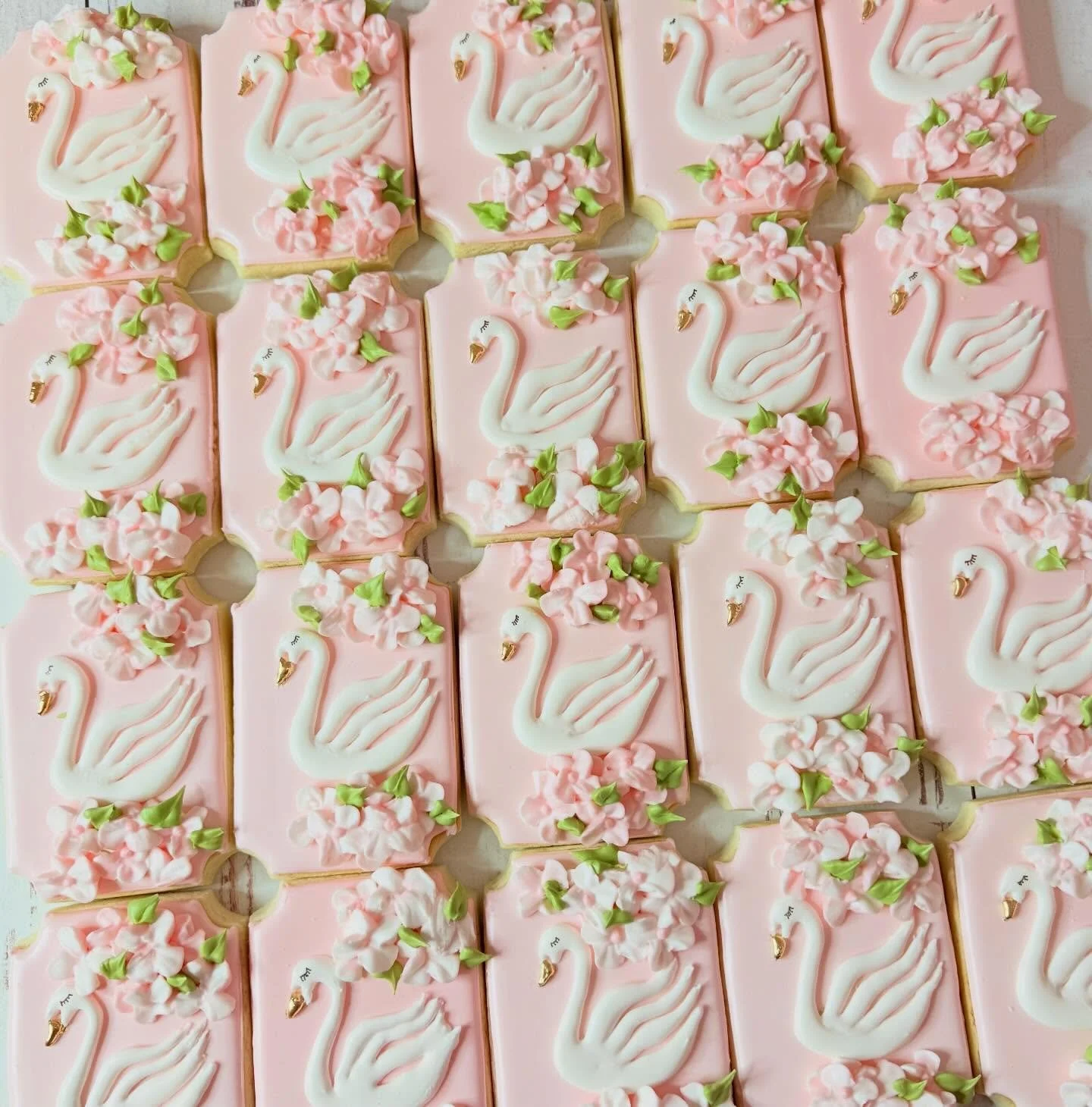 Swan cookies were the perfect choice for a bridal shower luncheon at Atlanta&rsquo;s Historic Swan House! 🦢🦢🦢

#jojoscookieboutique #blairsvillega #swanhouseatlanta #bridalshowercookies