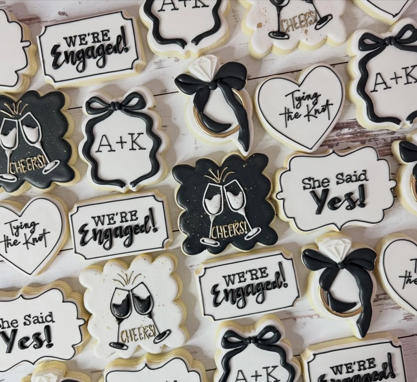 She said, &ldquo;Yes!&rdquo; 💍💍💍

#jojoscookieboutique #blairsvillega #engagementcookies #bridalshowercookies