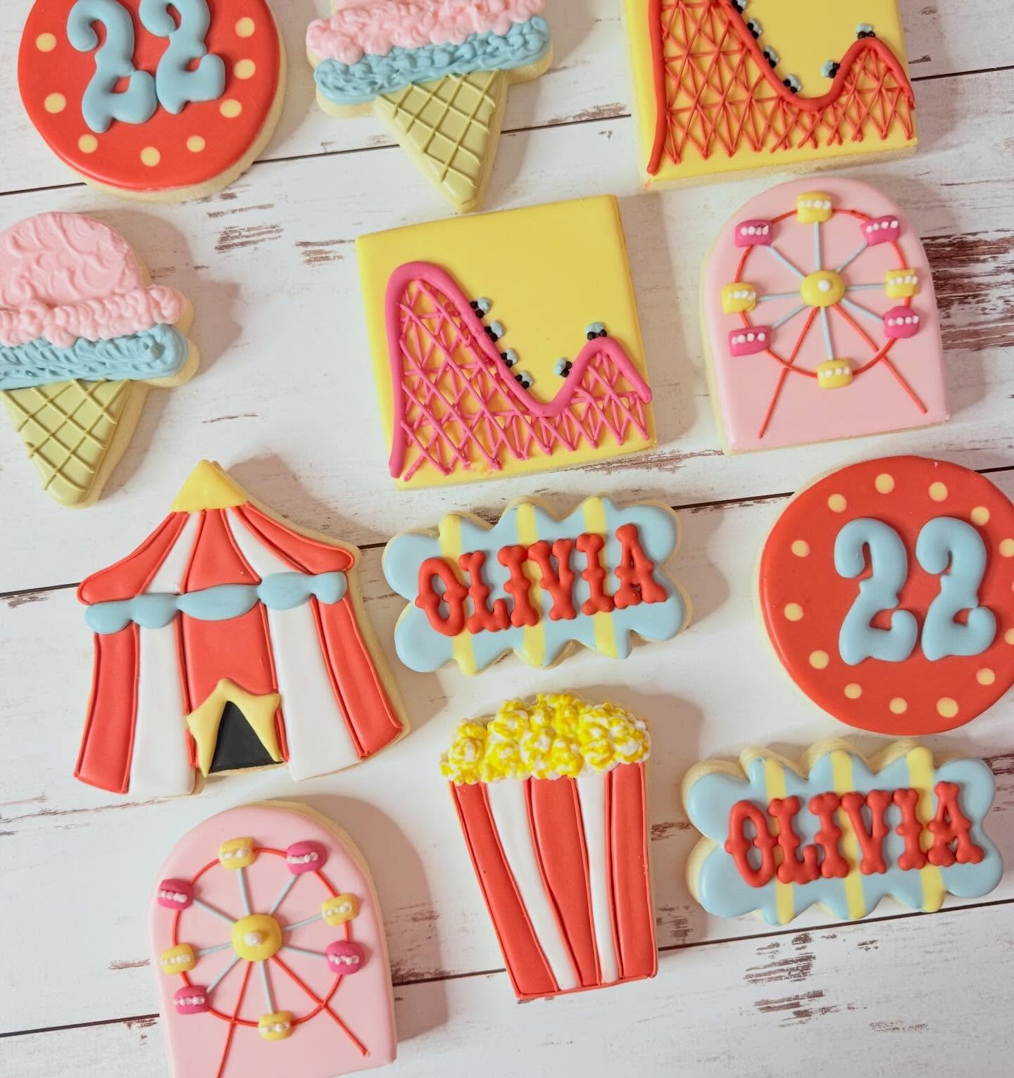 Happy birthday Olivia! I hope life is full of amusement parks! 🎢🎢🎡🎡

#jojoscookieboutique #blairsvillega #amusementparkcookies #circuscookies #birthdaycookies