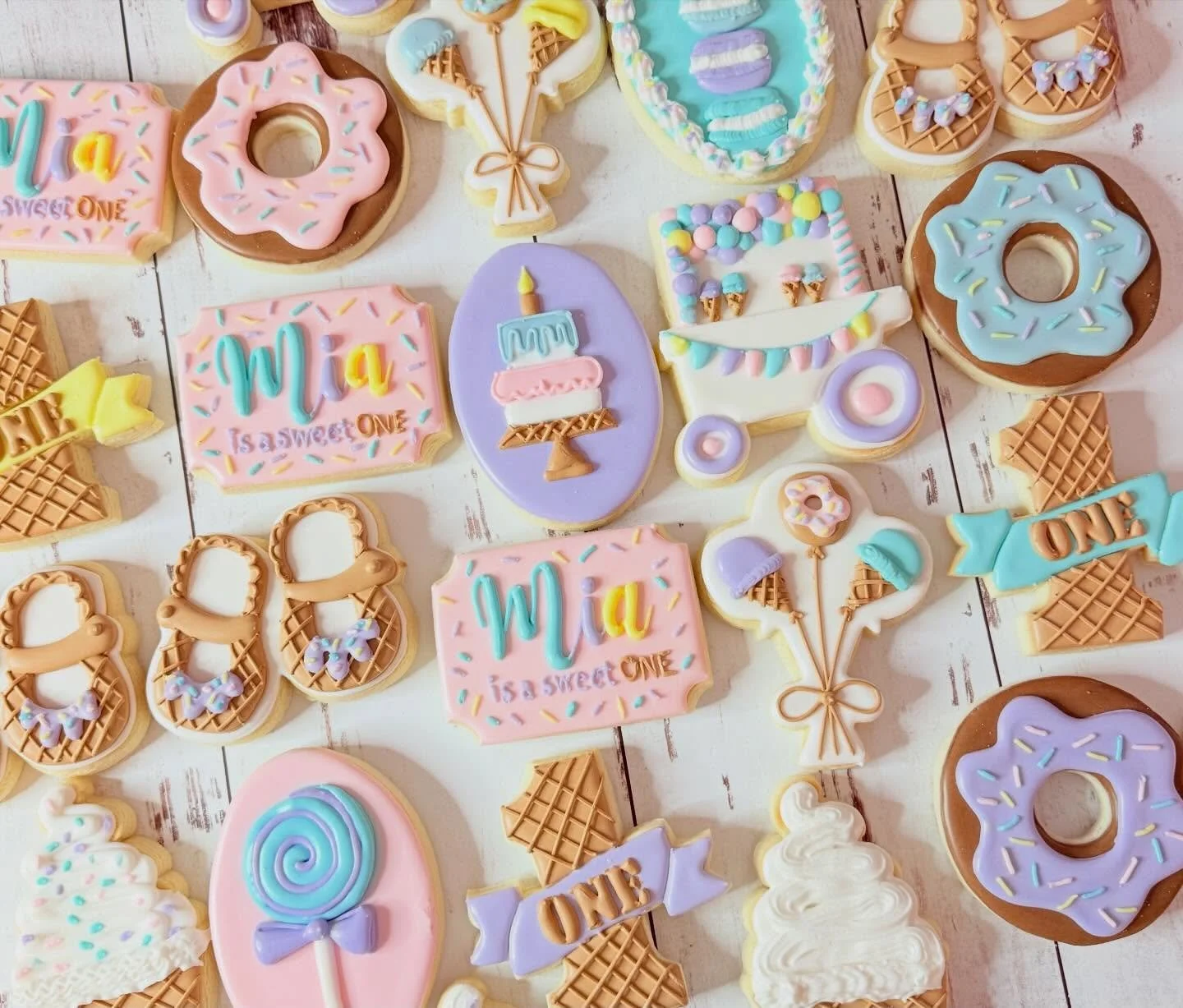 Happy 1st birthday Mia! I hope it was &ldquo;A Sweet One!

#jojoscookieboutique #blairsvillega #sweetonecookies #sweetonebirthday