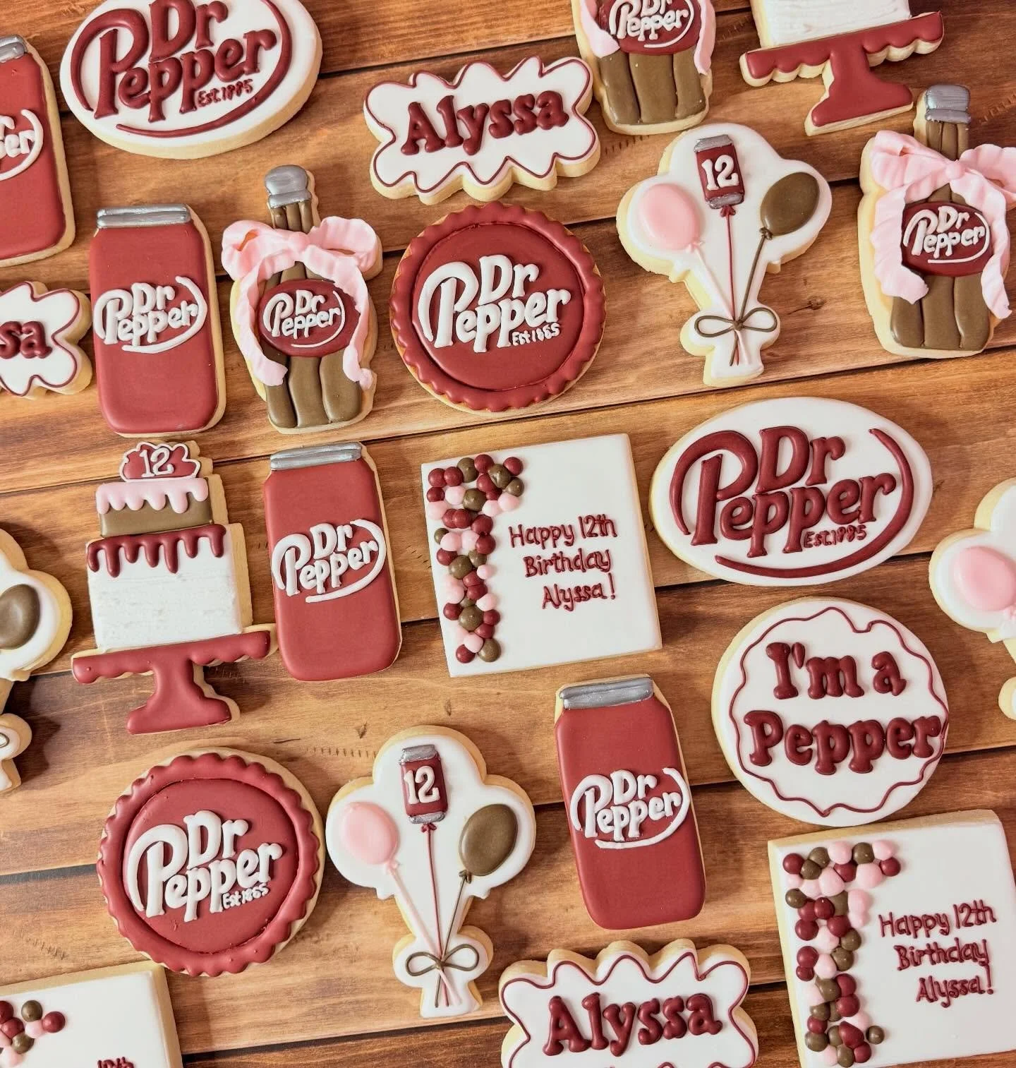 Happy 12th birthday Alyssa! 

#drpeppercookies #jojoscookieboutique #blairsvillega