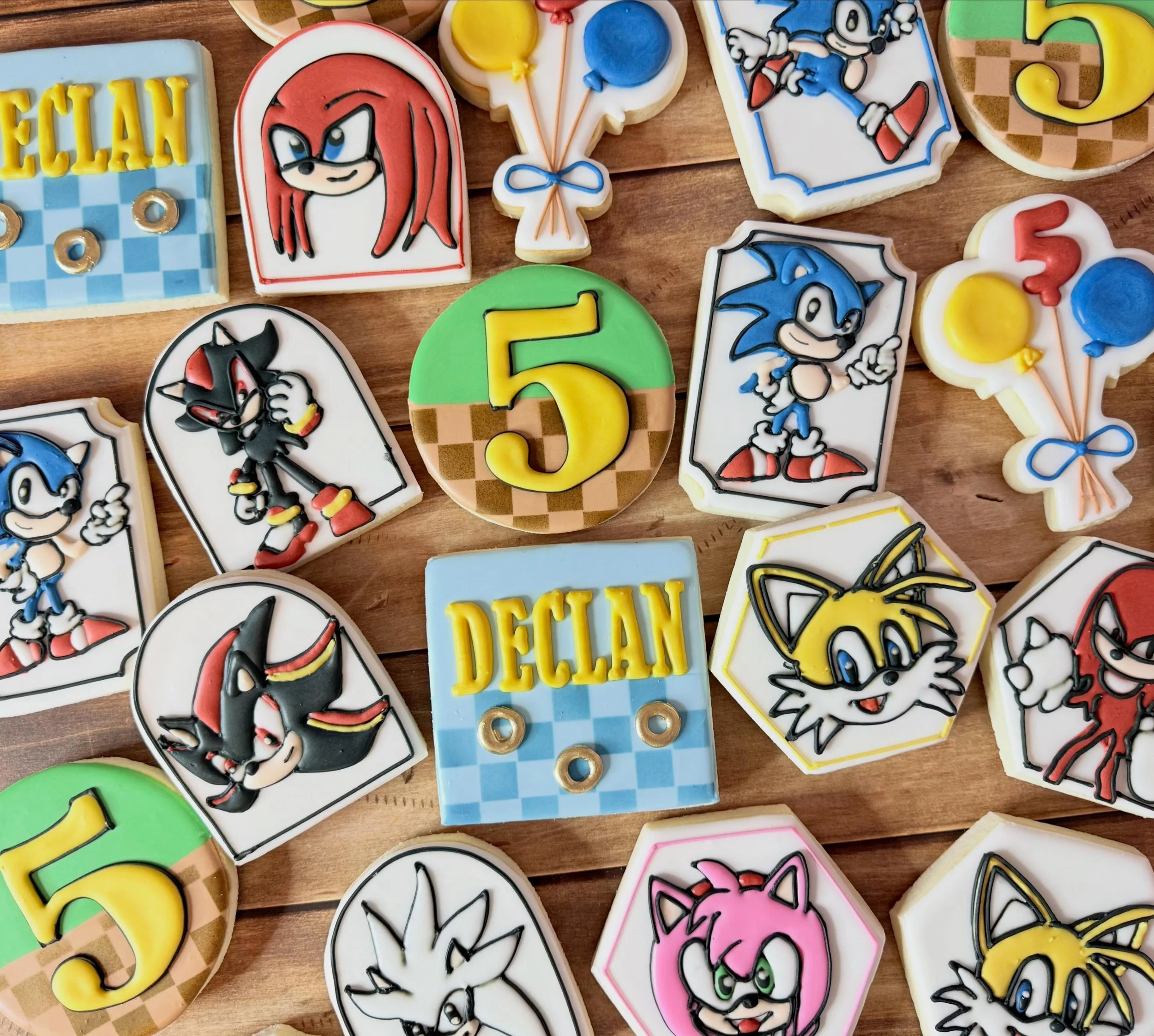 Happy 5th birthday Declan! 🦔🦔🦔

#sonicthehedgehogcookies #jojoscookieboutique #blairsvillega #sonicthehedgehog