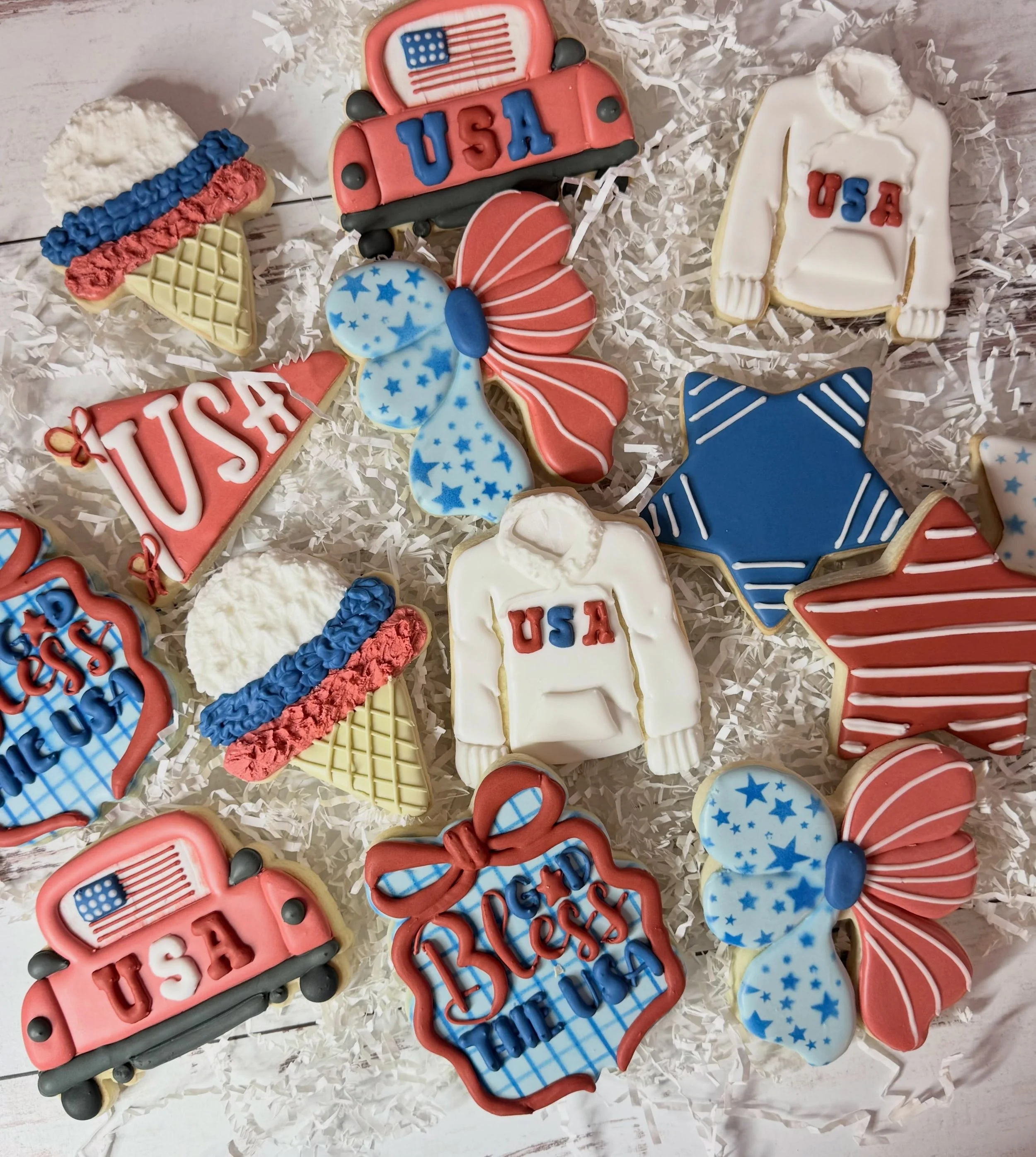 Wishing everyone a safe and happy Independence Day weekend! 🇺🇸🇺🇸🇺🇸🎆🎇🎆🎇 

#july4thcookies #independencedaycookies #jojoscookieboutique #blairsvillega