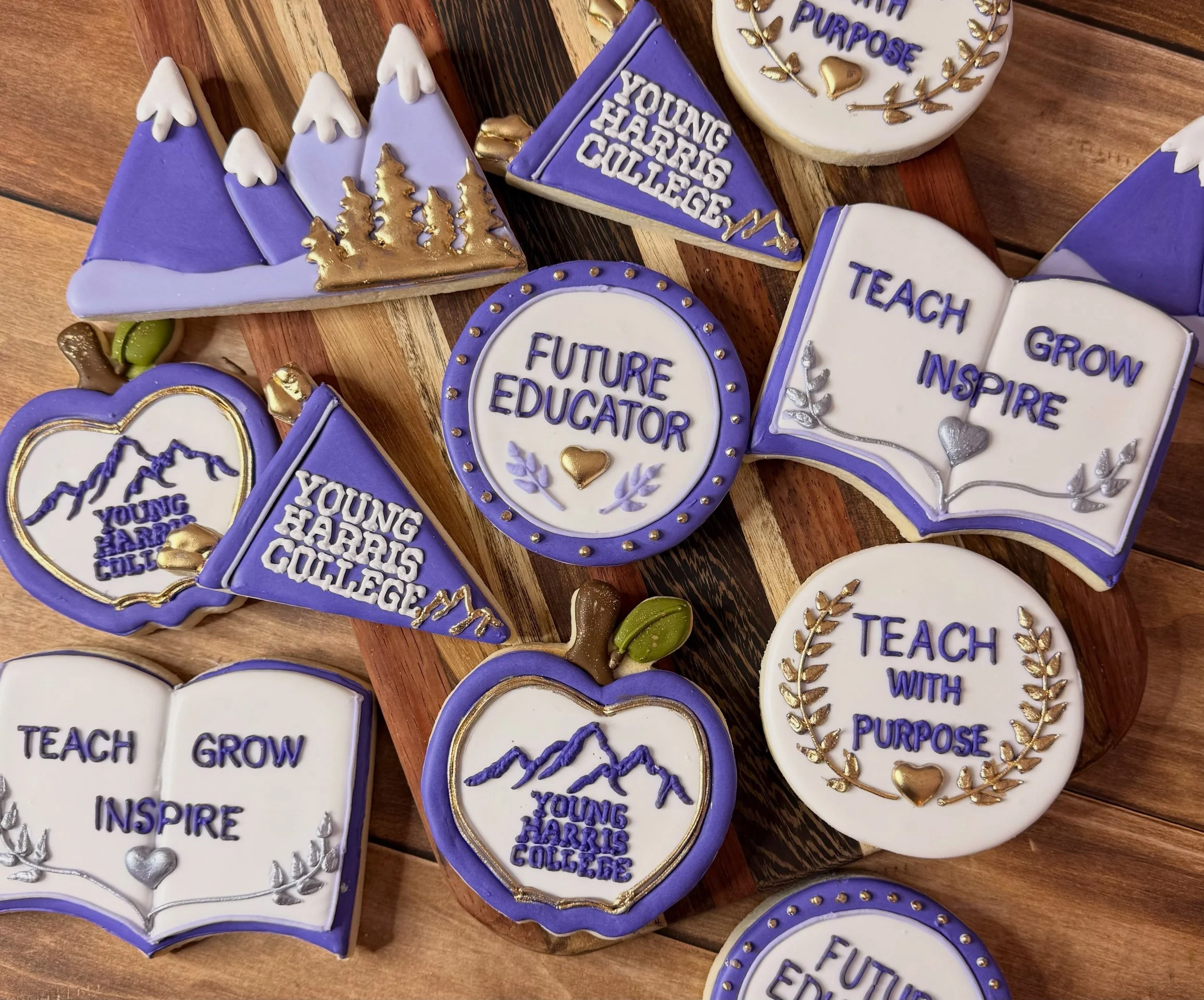 #youngharriscollege #customcookies #jojoscookieboutique #blairsvillega