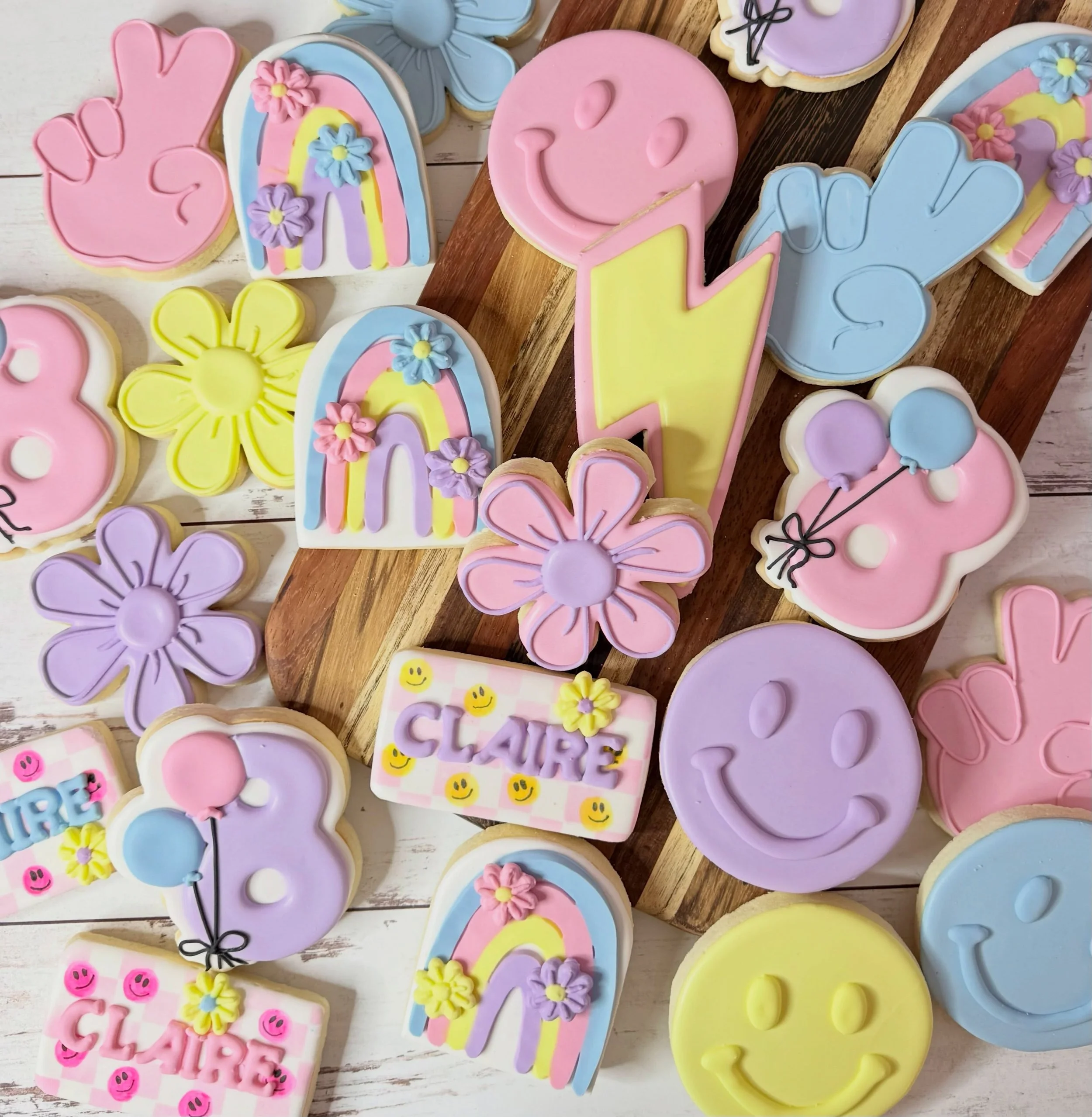 🎈🎉🎂Happy 8th birthday, Claire!✌️🙂🎈

#jojoscookieboutique #blairsvillega #smilecookies
