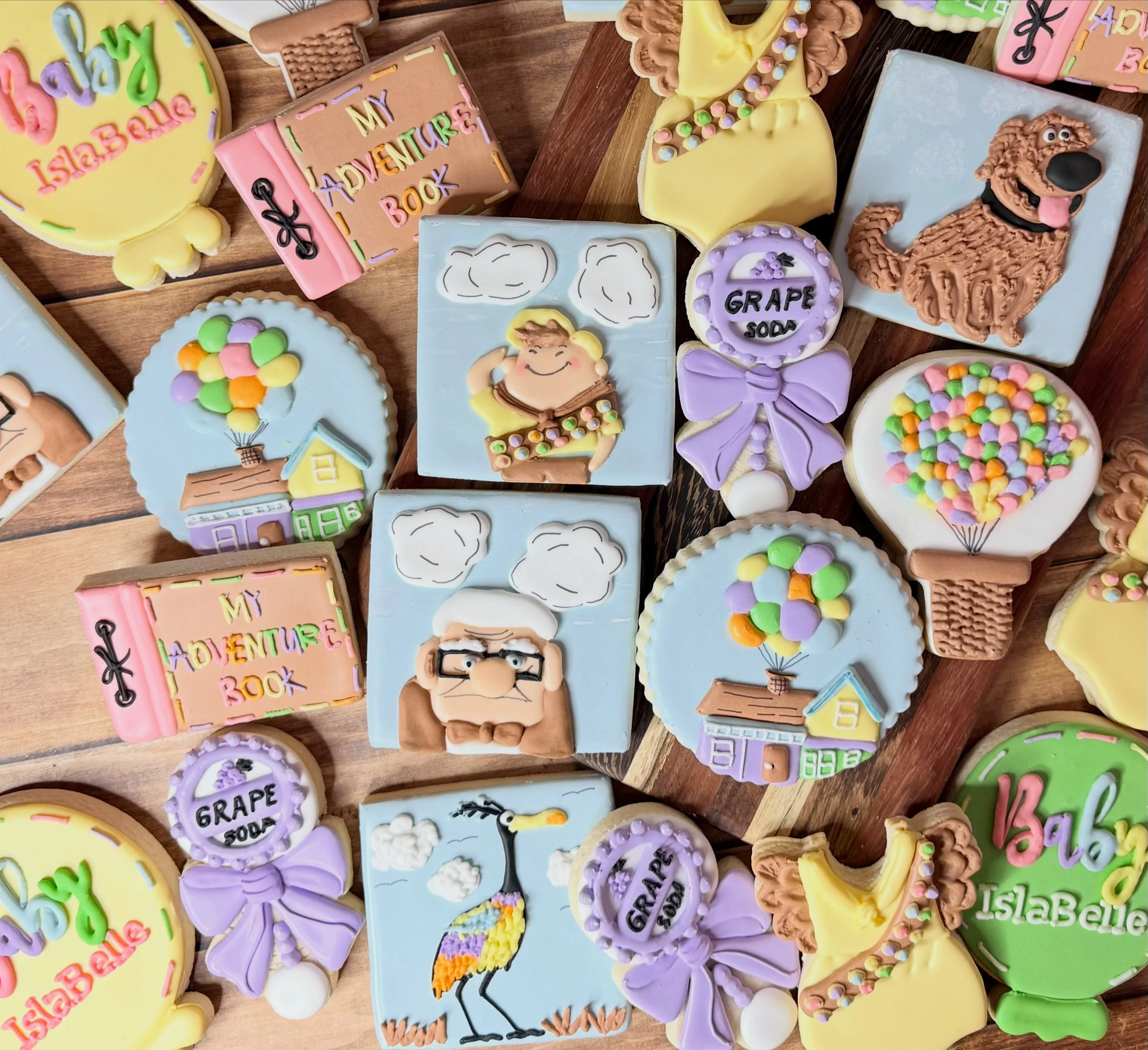 🎈💭🎈🏠Welcome to the world, Baby IslaBelle! 🎈💭🏠🎈

(Note: I actually rented the movie &ldquo;Up&rdquo; in preparation for these designs 🎈🎈🎈)

#upbabyshowercookies #jojoscookieboutique #blairsvillega #babyshowercookies