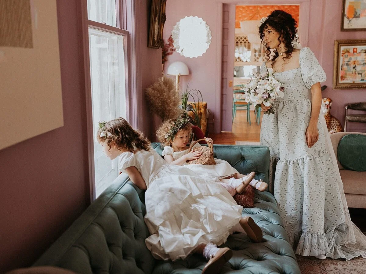 Peaking out at wedding season! 😍

Sweet ceremony moments 🤍 
We truly loved planning and producing this special wedding with some kickass creative partners! 
📷 @alishatova @momokofritz