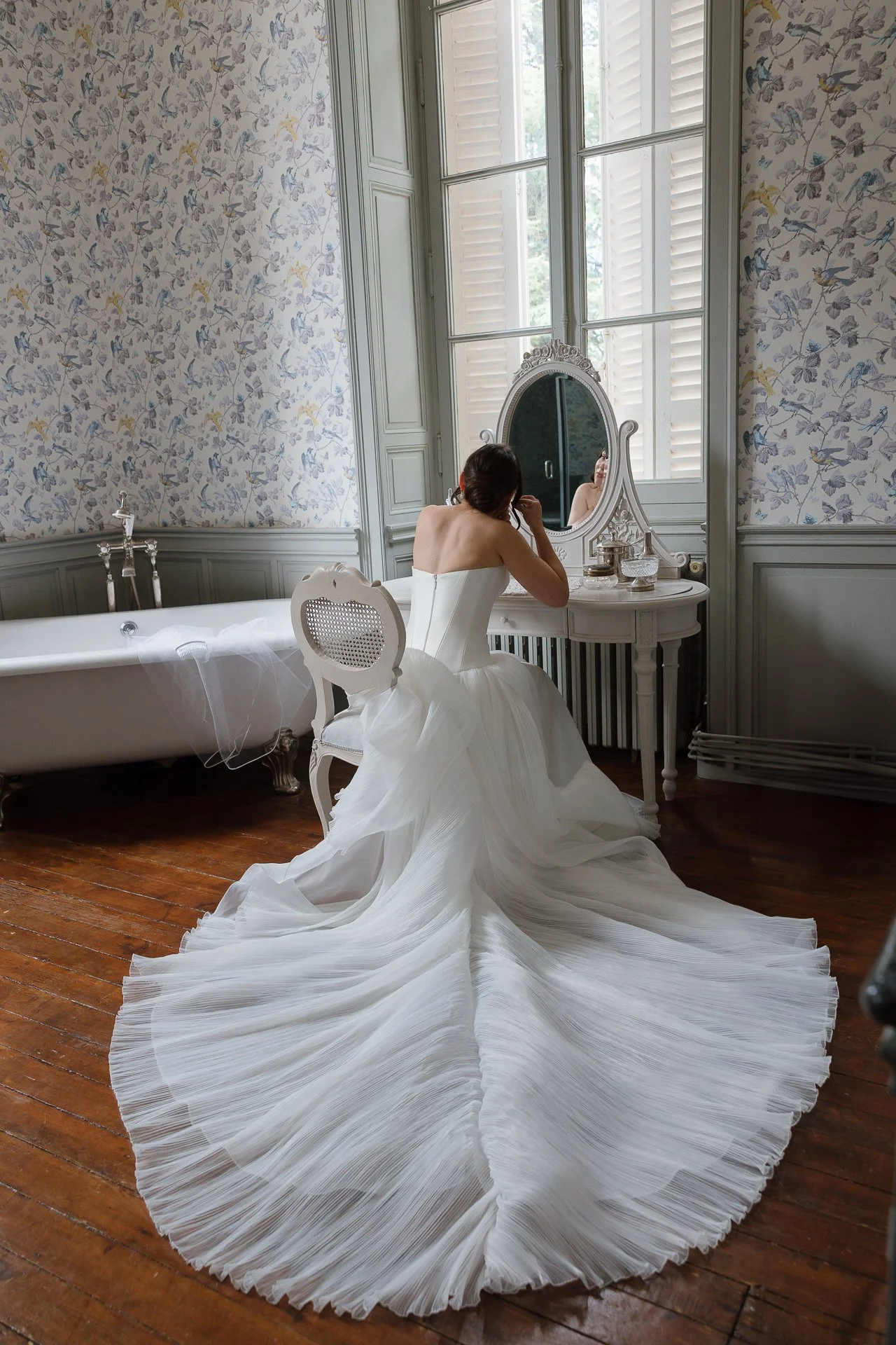 Nichole-Babiez-Photography-france-chateau-destination-wedding-bridal-pool-party-08-05-2025-19.jpg