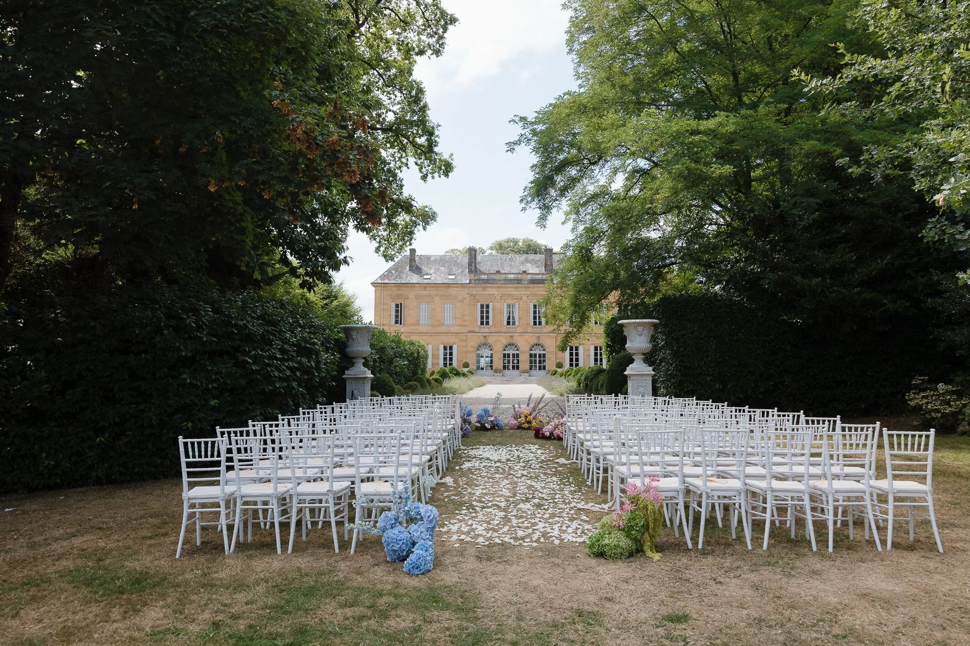 Copy of Nichole-Babiez-Photography-france-chateau-destination-wedding-bridal-pool-party-08-05-2025-489.jpg