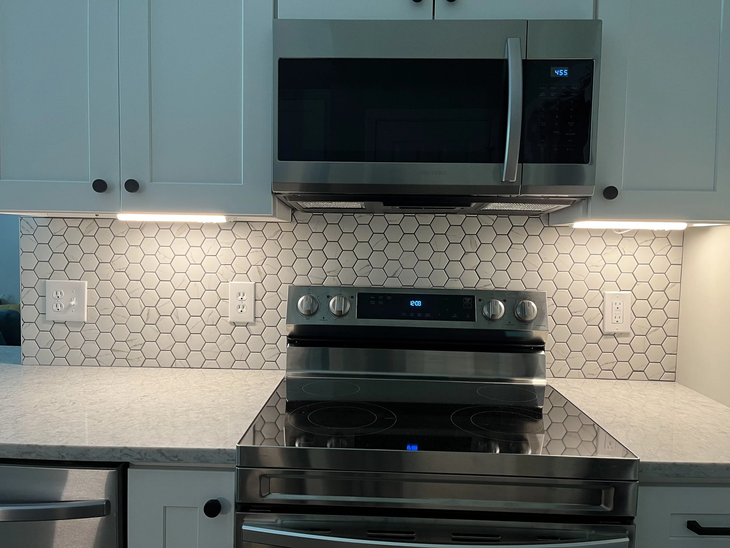 White hexagon backsplash.jpg