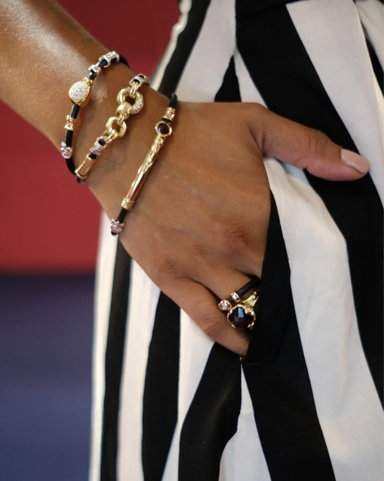 Breathtaking 🖤

Misani creates the kind of pieces that turn heads and leave you speechless.

Misani designs don&rsquo;t accessorize your outfit. Your outfit accessorizes Misani designs.

Just wow.

@misanimilano

#luxury #designer #jewellery

Transl