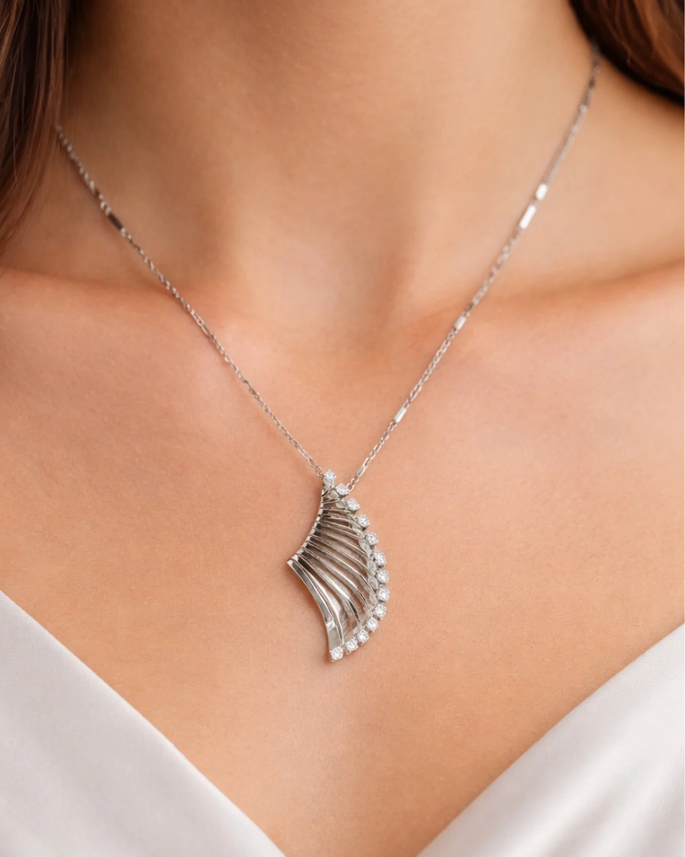 Imagine a piece that doubles as a &ldquo;wedding day&rdquo; piece and an every day piece.

One you become known for, and that others can&rsquo;t help but stop and appreciate. A guaranteed conversation starter!

That&rsquo;s the Ferri Firenze effect! 