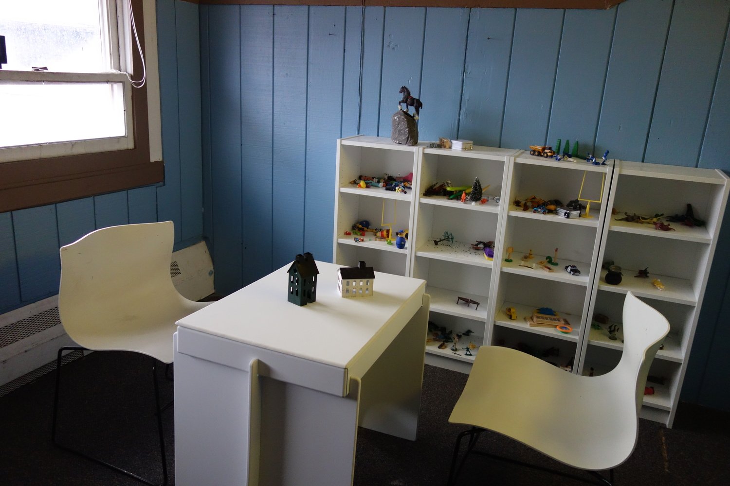 Special play therapy rooms are available for use by therapists.