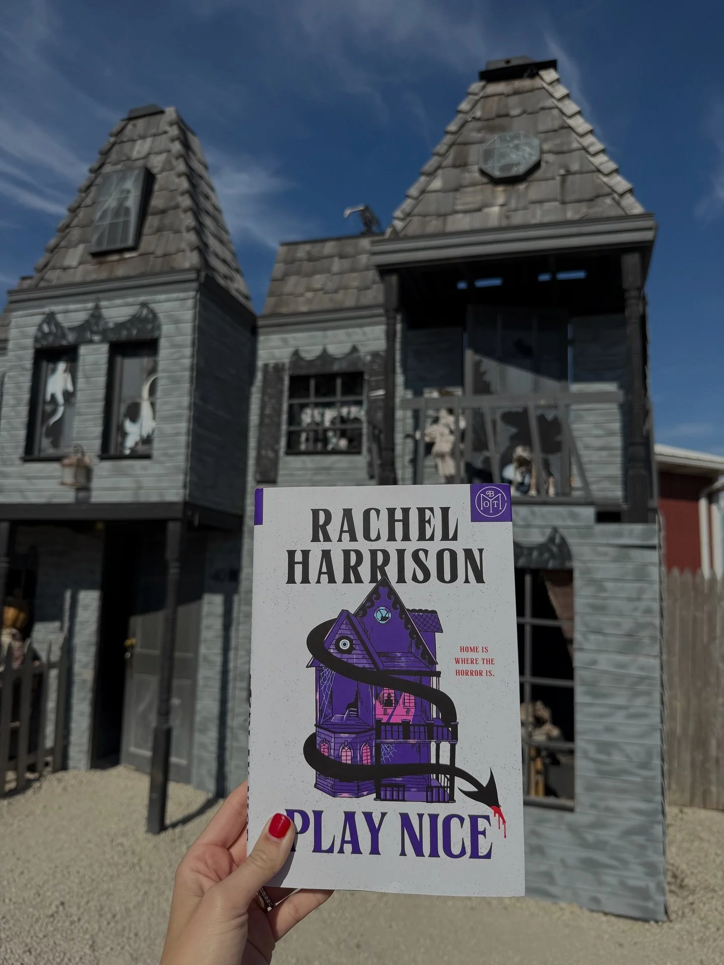 (⭐️⭐️⭐️⭐️💫4.5/5 for a scary as hell book!!)
Never have I been so excited to be done with a book!
Don&rsquo;t let the cover or the fact that the leading woman is an influencer fool you like it did me. (As soon as I heard &ldquo;Influencer who wants t