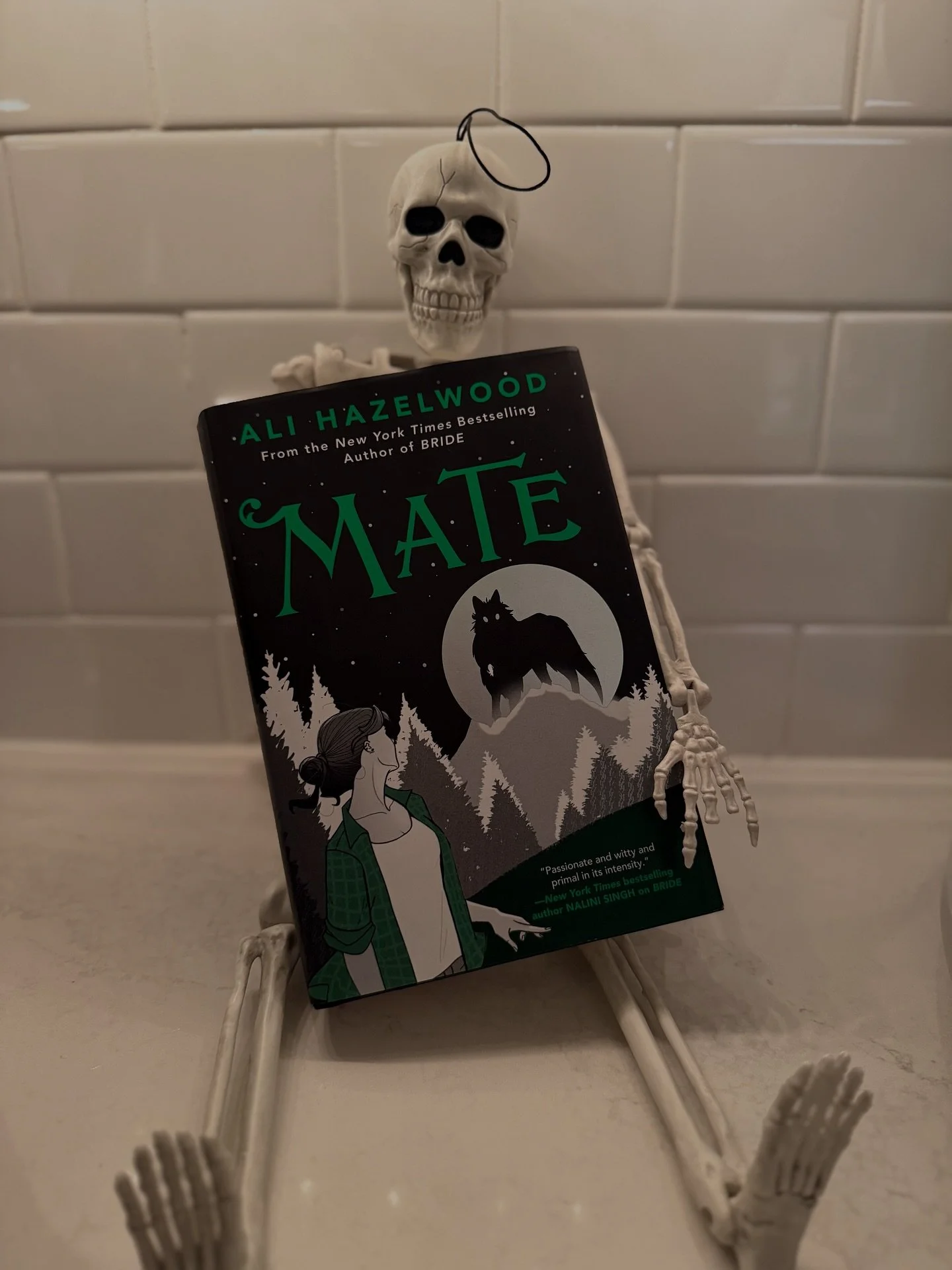 ⭐️⭐️⭐️⭐️✨(4.5/5, romance)
Have you ever eaten an oyster? Taken a chilly oyster, dabbed on some cocktail sauce, and squeezed a juicy lemon on top? You try it and you&rsquo;re like, why would I ever not order this when it&rsquo;s on the menu? Or you ta