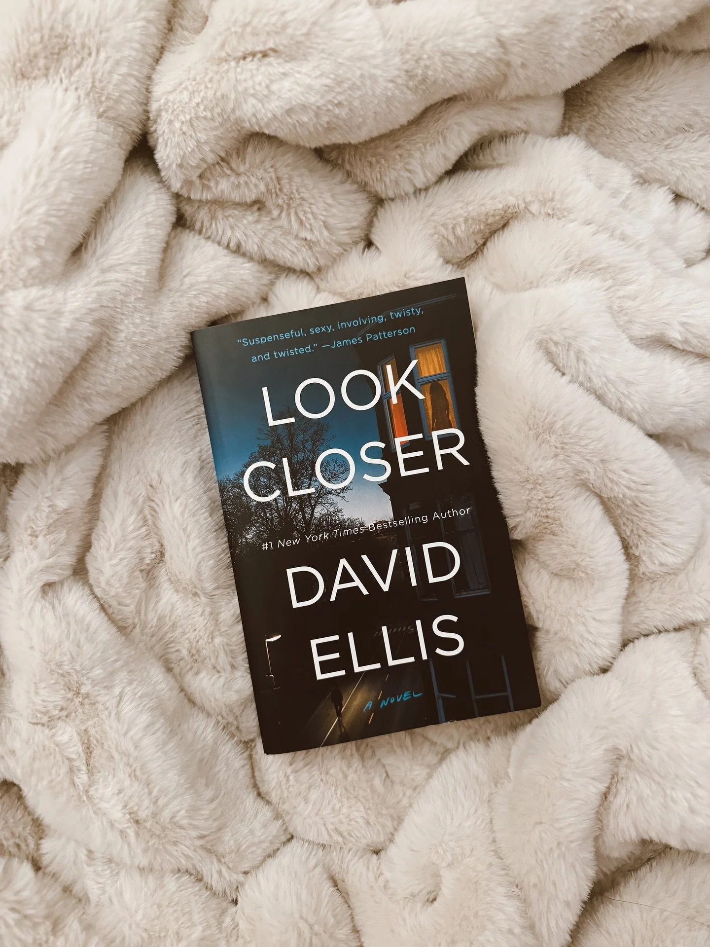 ⭐️⭐️⭐️⭐️⭐️(5/5, thriller)
The perfect twisty, scary-but-not-too-scary thriller! It&rsquo;s one of those thrillers you want to re-read with fresh eyes after you finally understand what the heck is going on.

The book starts with a murder on Halloween 