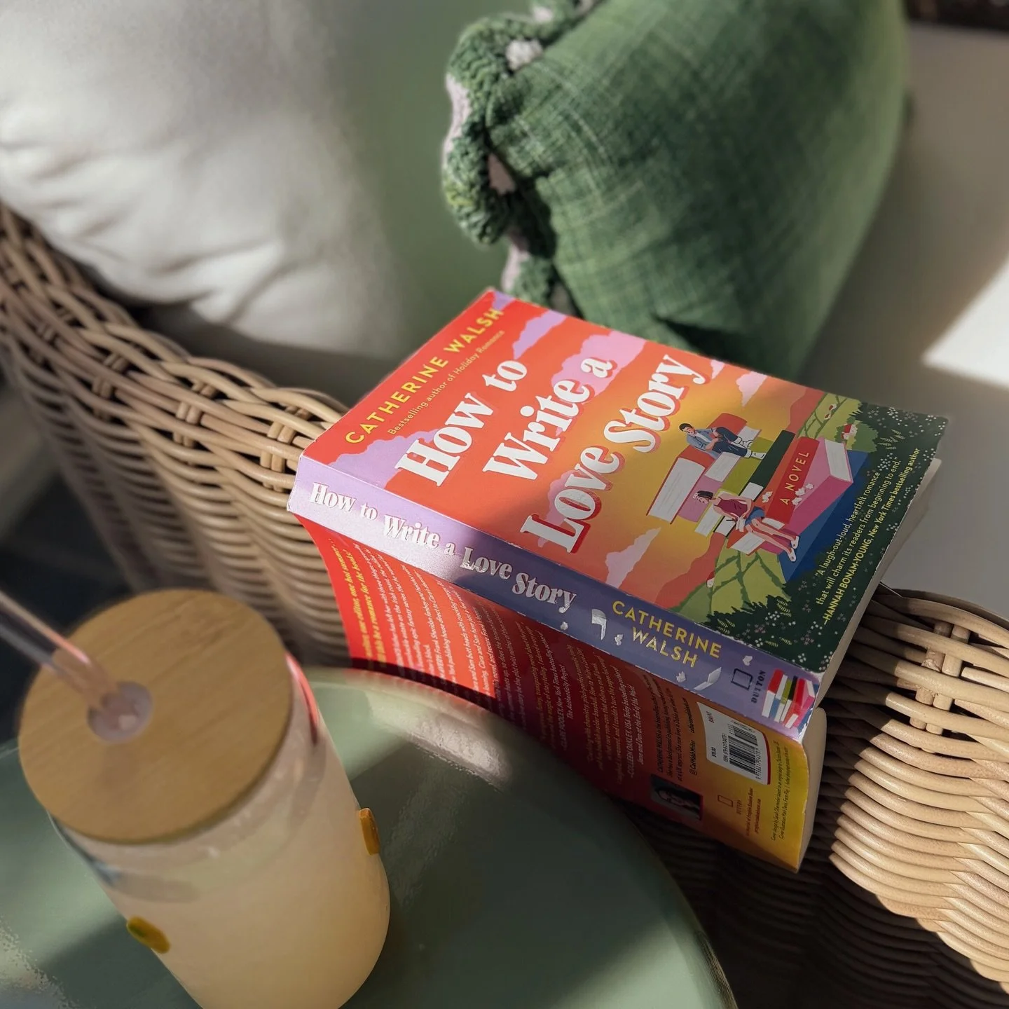 ⭐️⭐️⭐️💫(3.5/5, romance)
This book was funny and cute and exactly what the doctor ordered! A non-cheesy rom-com packed with lots of feelings set in the book world!

We meet Ciara Sheridan when she&rsquo;s stuck with a serious case of writer&rsquo;s b