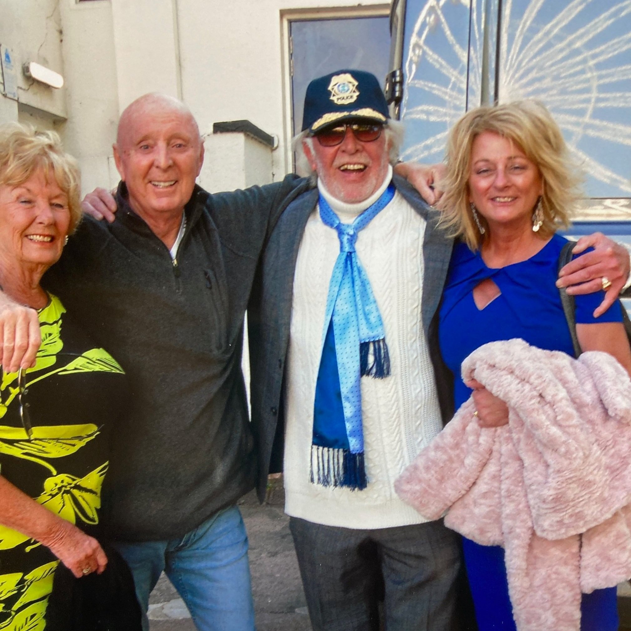 The Two ladies Pam and Sarah, dear friends of Sutty and Miami and lifetime fans of Jasper were guests in Torquay for the Jasper and Bev Bevan tour.