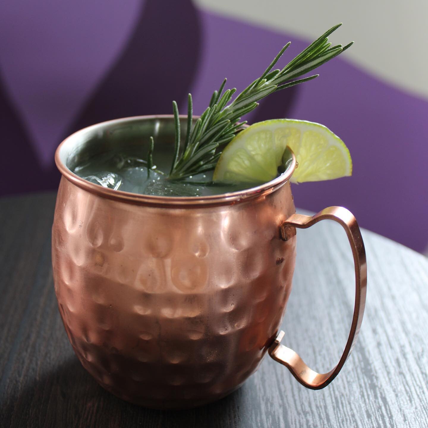 Today&rsquo;s Forcast: 100% chance of Moscow Mules, 0% chance of alcohol. Come try one of our mocktails! 😎 Live music from @jaydencornett starts at 7pm. 🎶

#relaxation #nightout #alcoholfree #alcoholfreeliving #moscowmule #lavender #limejuice #kava
