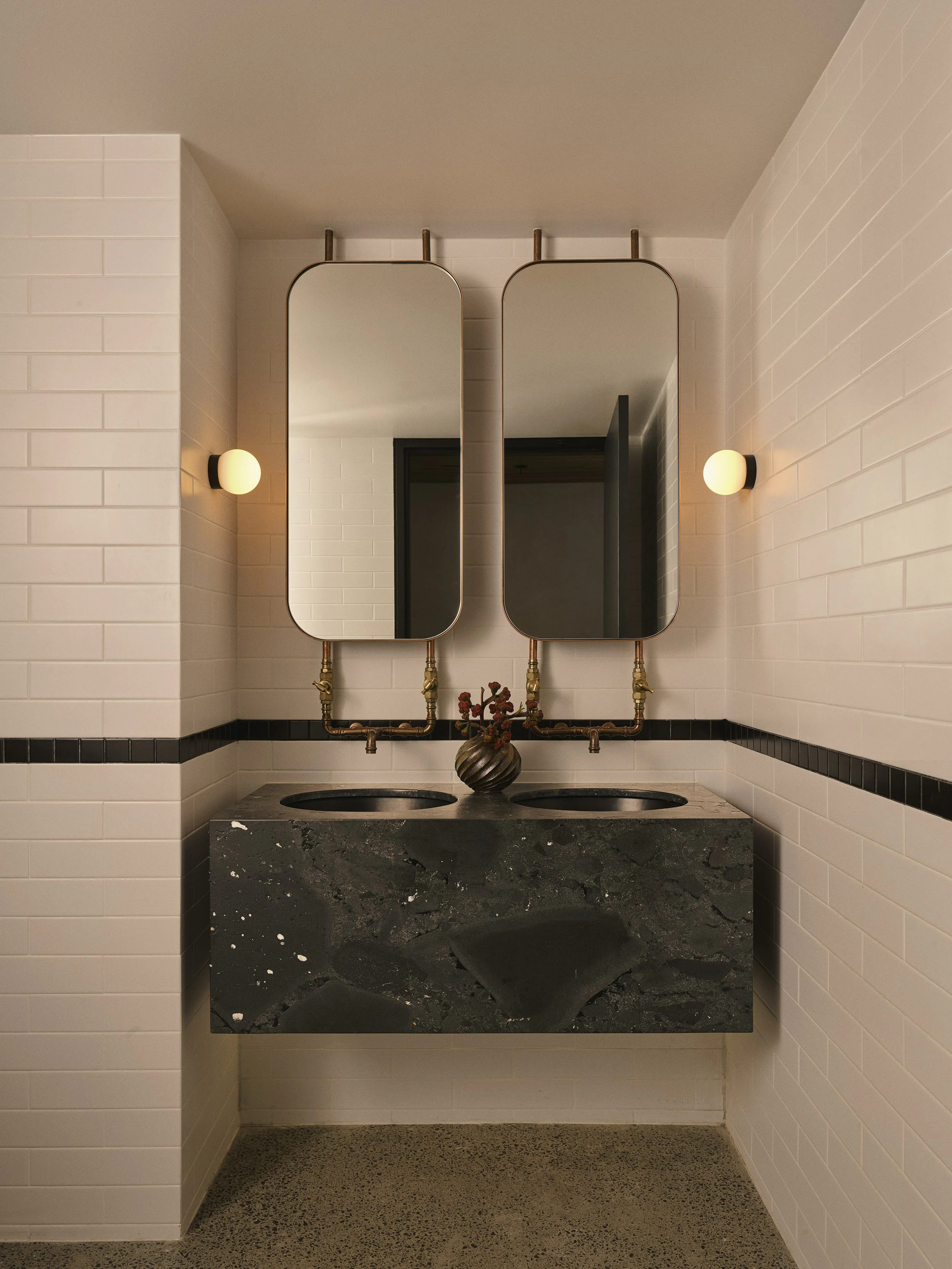 Bathroom MICHIRUHIGGINBOTHAM_VINTA_PYRMONT_050226_0058.jpeg
