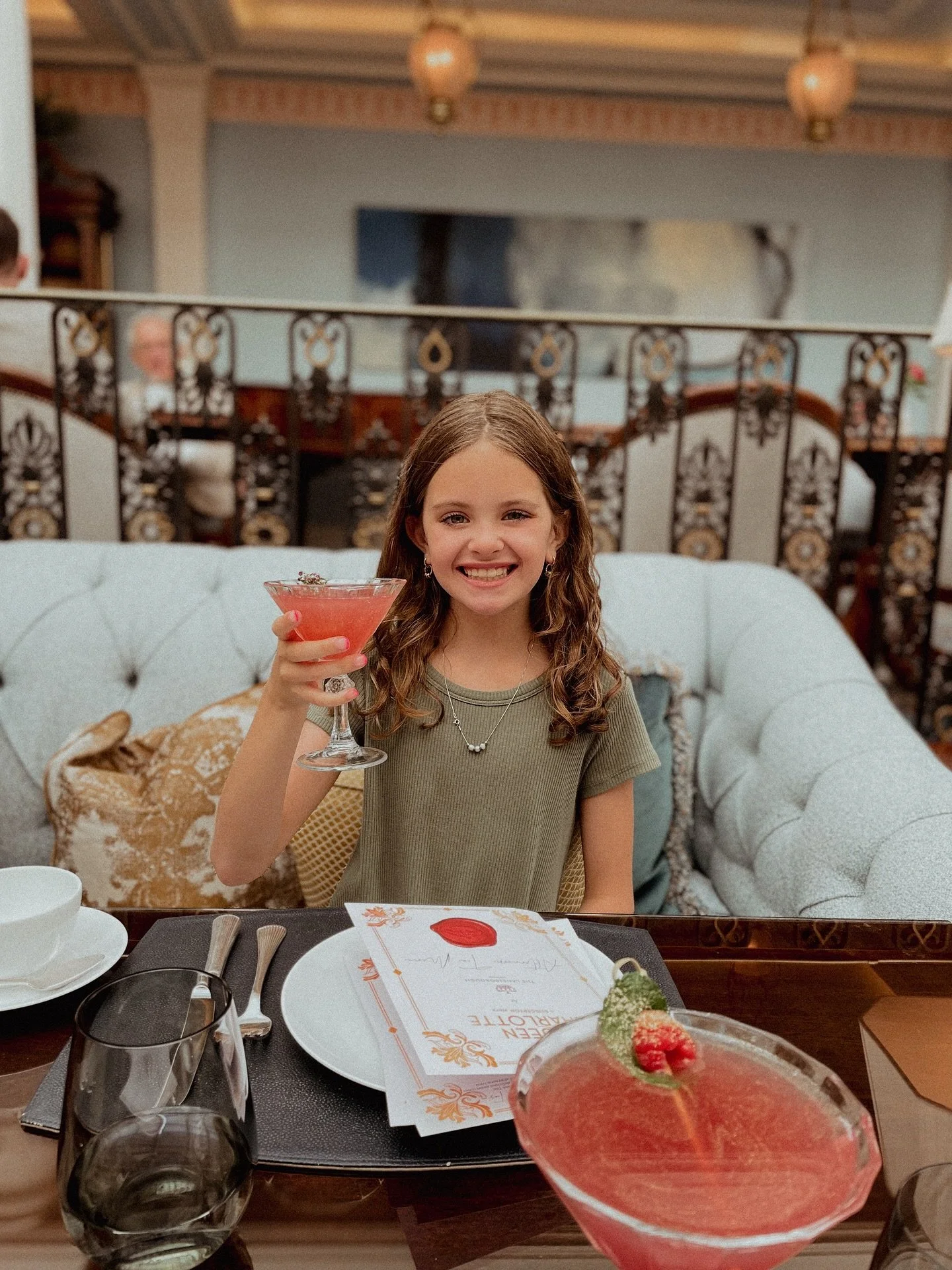 Cheers to one of our newest VIP Partners: The Lanesborough, a timeless icon in the heart of London📍
Here’s the deal—I’ve stayed here (more than once!) and I know this property inside and out:
The service and the team? Impeccable.