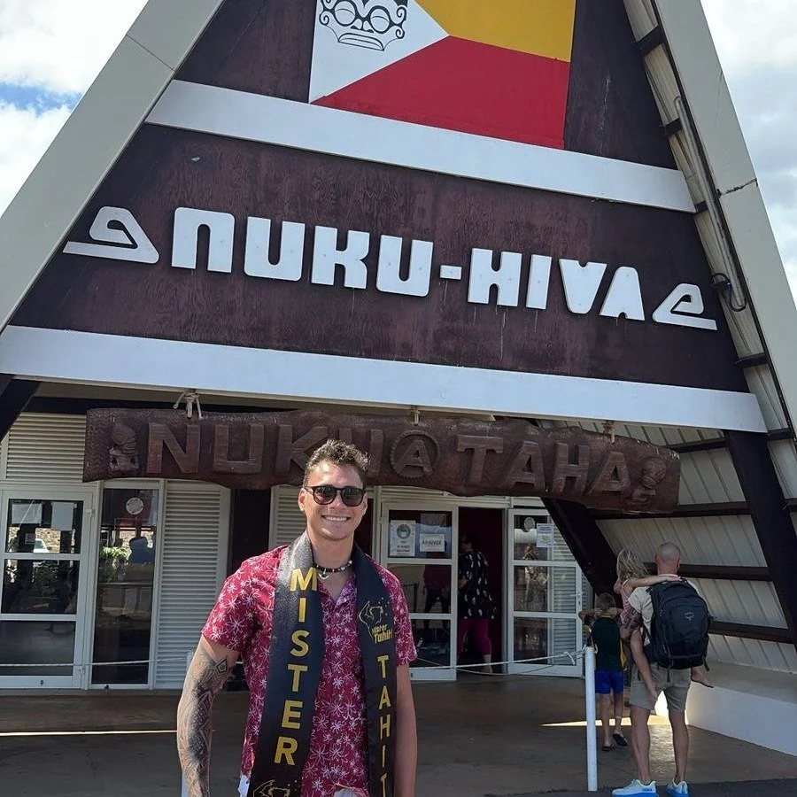 🇵🇫 NOHOARII THUAU DE RETOUR DE MISSION AUX &Icirc;LES MARQUISES

Notre Mister Tahiti 2025, Nohoarii Thuau, &eacute;tait en mission aux &Icirc;les Marquises du mardi 28 octobre au samedi 1er novembre, aux c&ocirc;t&eacute;s de la Direction des Solid