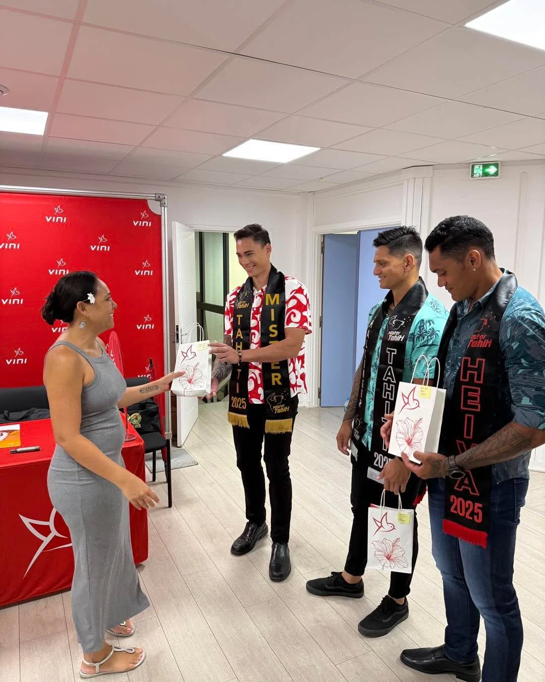 📍 Tourn&eacute;e Sponsors &ndash; Vini

Nos laur&eacute;ats Mister Tahiti sont pass&eacute;s chez Vini, un acteur essentiel des t&eacute;l&eacute;communications en Polyn&eacute;sie.

R&eacute;seau mobile, internet, solutions pro&hellip; Vini connect