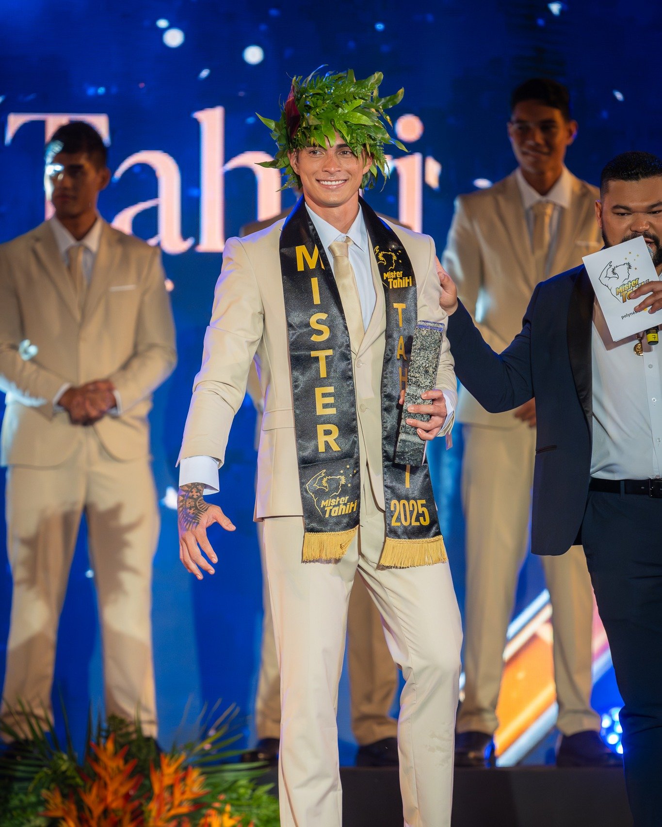 ✈️ L&rsquo;AVENTURE COMMENCE POUR NOHOARII THUAU ! 🇫🇷

Ce soir, Nohoarii Thuau - Mister Tahiti 2025, s&rsquo;envole pour la France afin de d&eacute;buter sa pr&eacute;paration pour la grande aventure Mister France. Une nouvelle &eacute;tape commenc