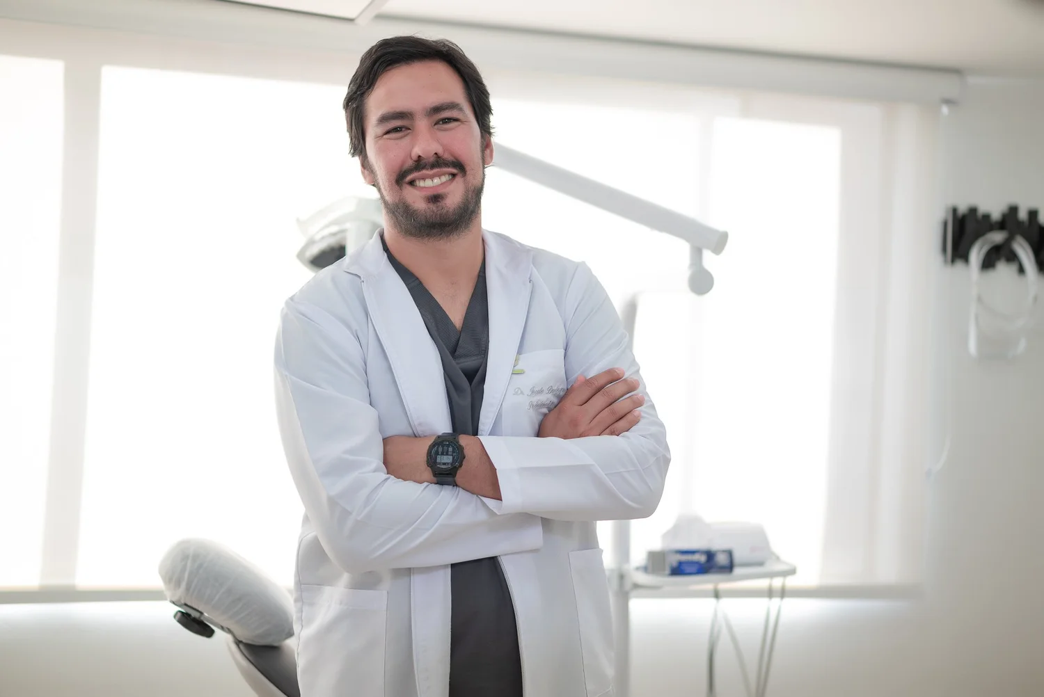 Dr. Jacobo Bendayan, periodoncista e implantólogo en Bogotá