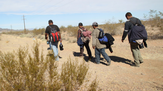 img-undocumented-workers-cross-from-mexico-illegal-immigration-getty_054021770795.jpg_item_large.png