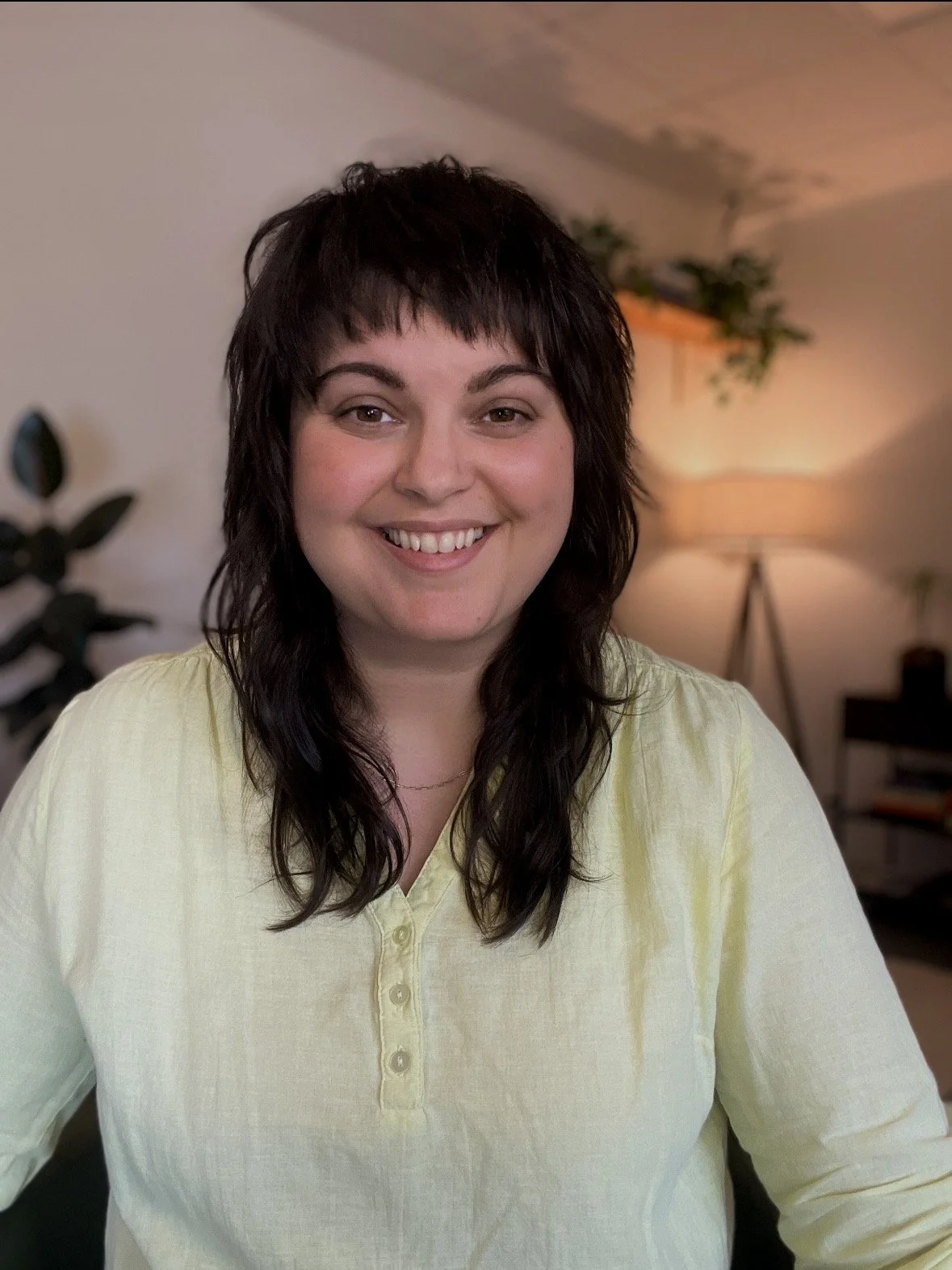 Nicole (Nic) Oliva, LMFT, Licensed Marriage Family Therapist, Specializations: Trauma, Queer Psychology, Sex Therapy, Religious Trauma, Artists & Creatives, Life Transitions, Attachment, Somatic Techniques, Internal Family Systems IFS