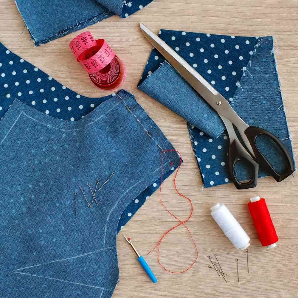 sew-clothes-with-needles-and-threads--view-from-above--1050502884-4a30960223d24762abb04ef174800e52.jpg