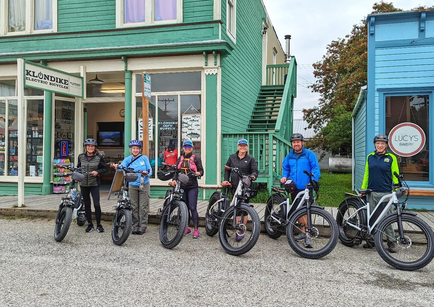 Even @ironmantri participants enjoy a ride on our e-bikes!

Congrats to these Ironman athletes!  It is an honor to have you ride with us!
.
.
.
#klondikeelectricbikes #klondikebikes #feeltherush #ironmanjuneau #alaska #Skagway #ExploreSkagway #ebiker