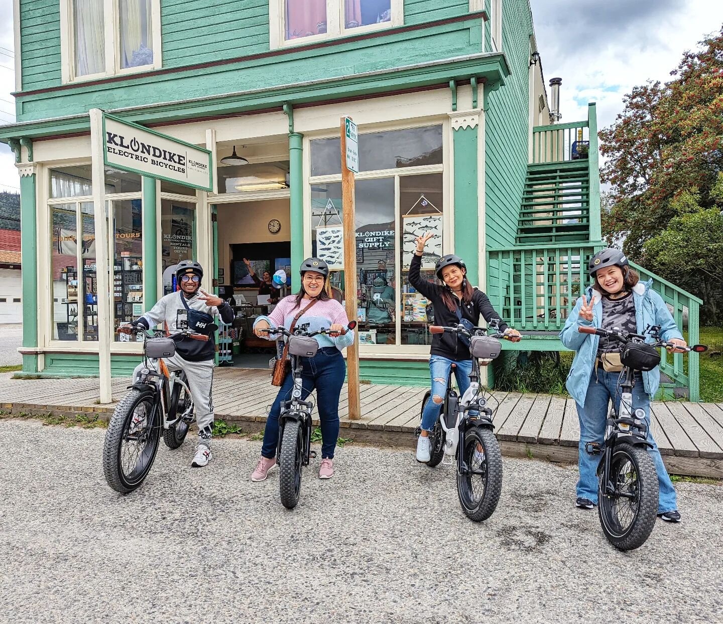 We love visits from crew members!  They are like extended family!

Shout out to some of our favorites from the #nieuwamsterdam !

Hard to believe we only have a few more weeks for them to visit us here in Alaska!
.
.
.
#klondikeelectricbikes #klondik