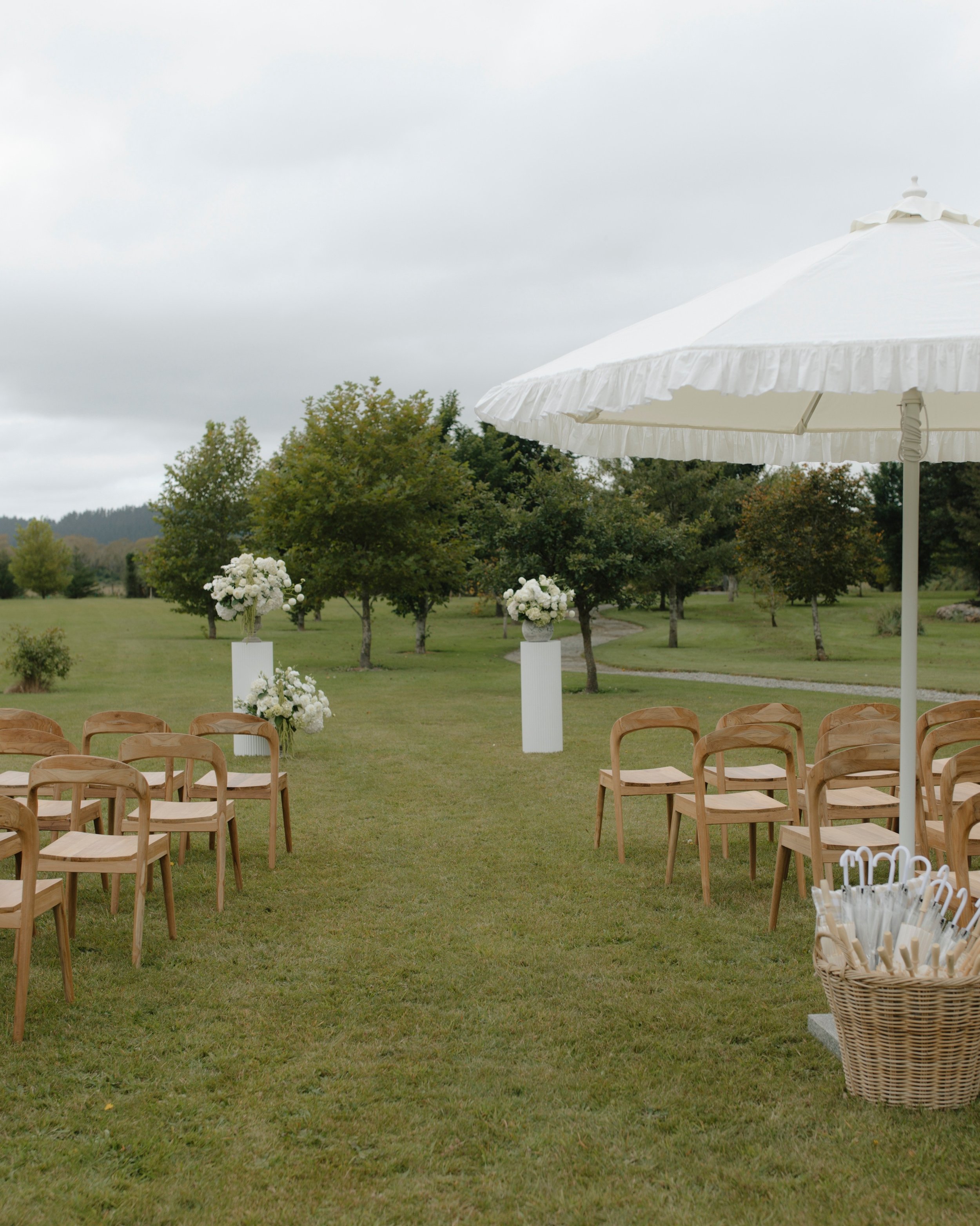 Ceremony snippets from The Plunketts 

@blank_spaceevents 
@megelizabethstudio 
@manawaretreats 
@hstudio.co