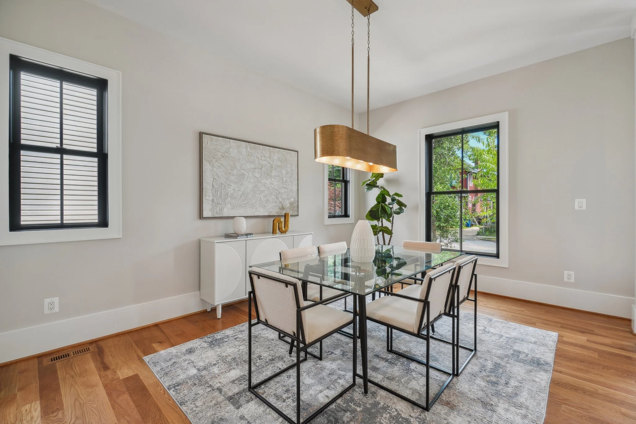 Spacious Dining Room in Arlington, VA