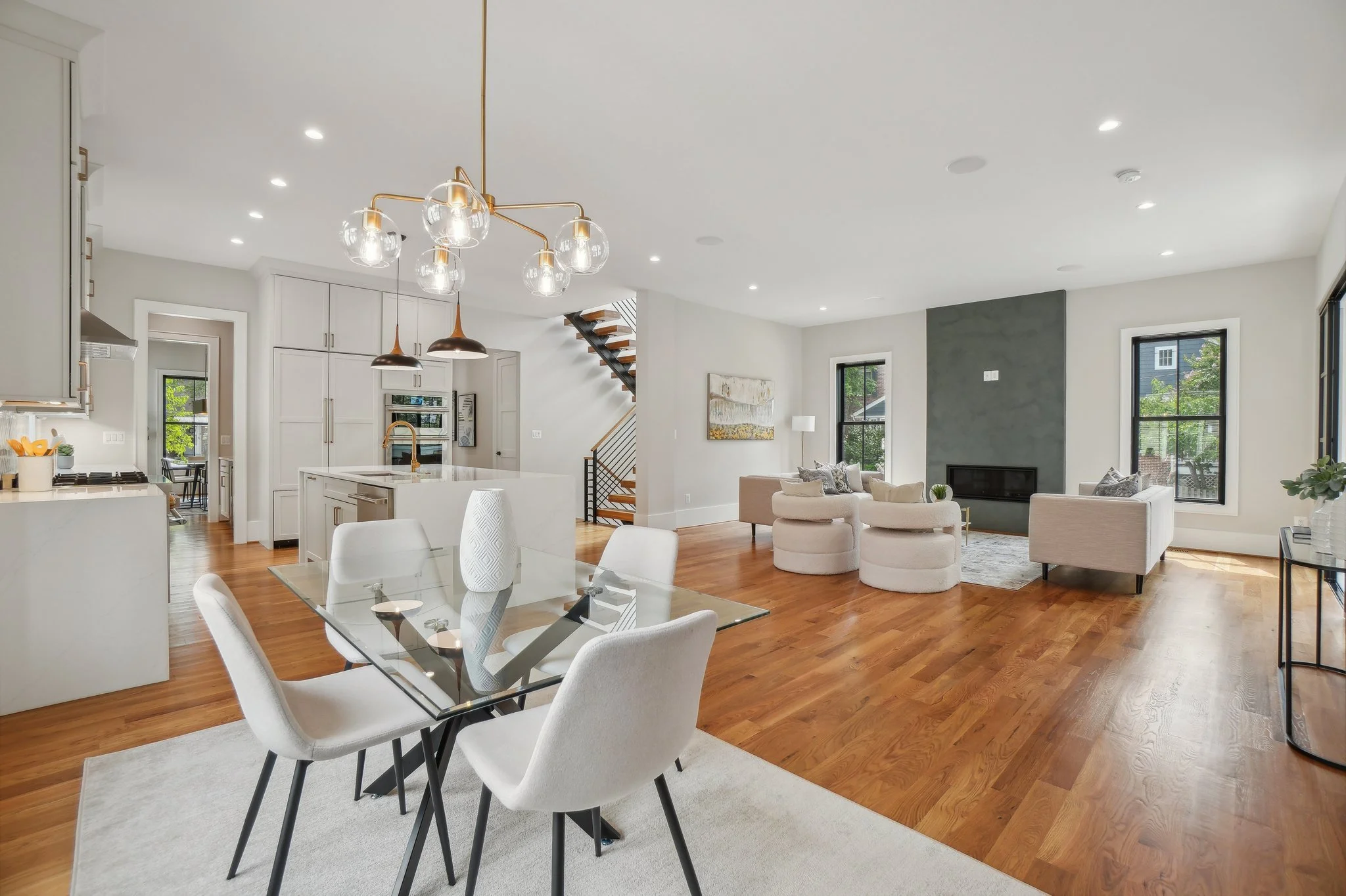 Spacious Dining Room in Arlington, VA