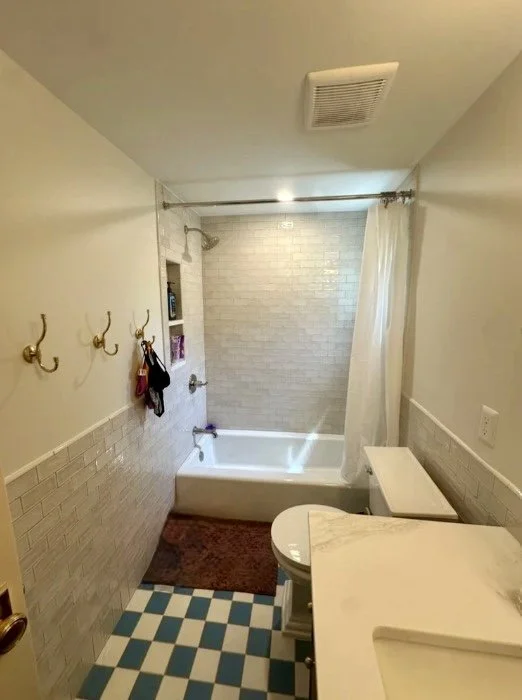 Tub shower with checkered floor in Arlington, VA
