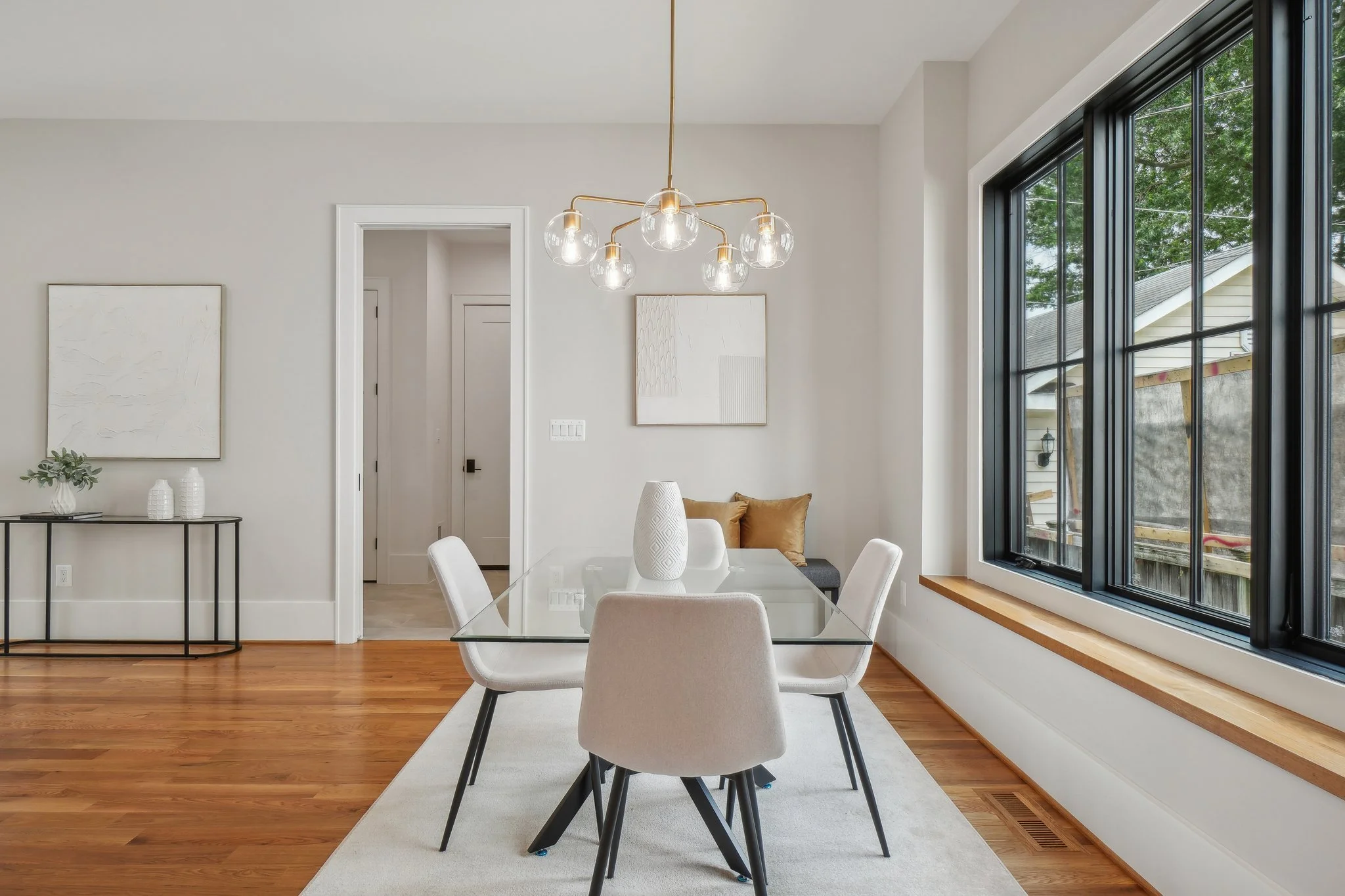 Spacious Dining Room in Arlington, VA