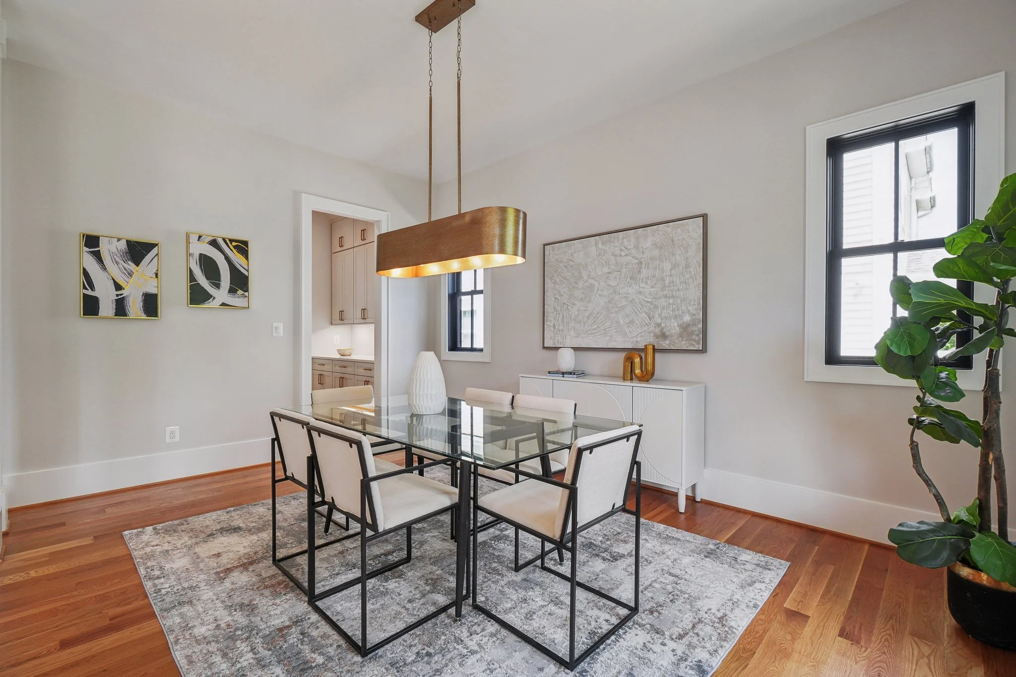 Spacious Dining Room in Arlington, VA