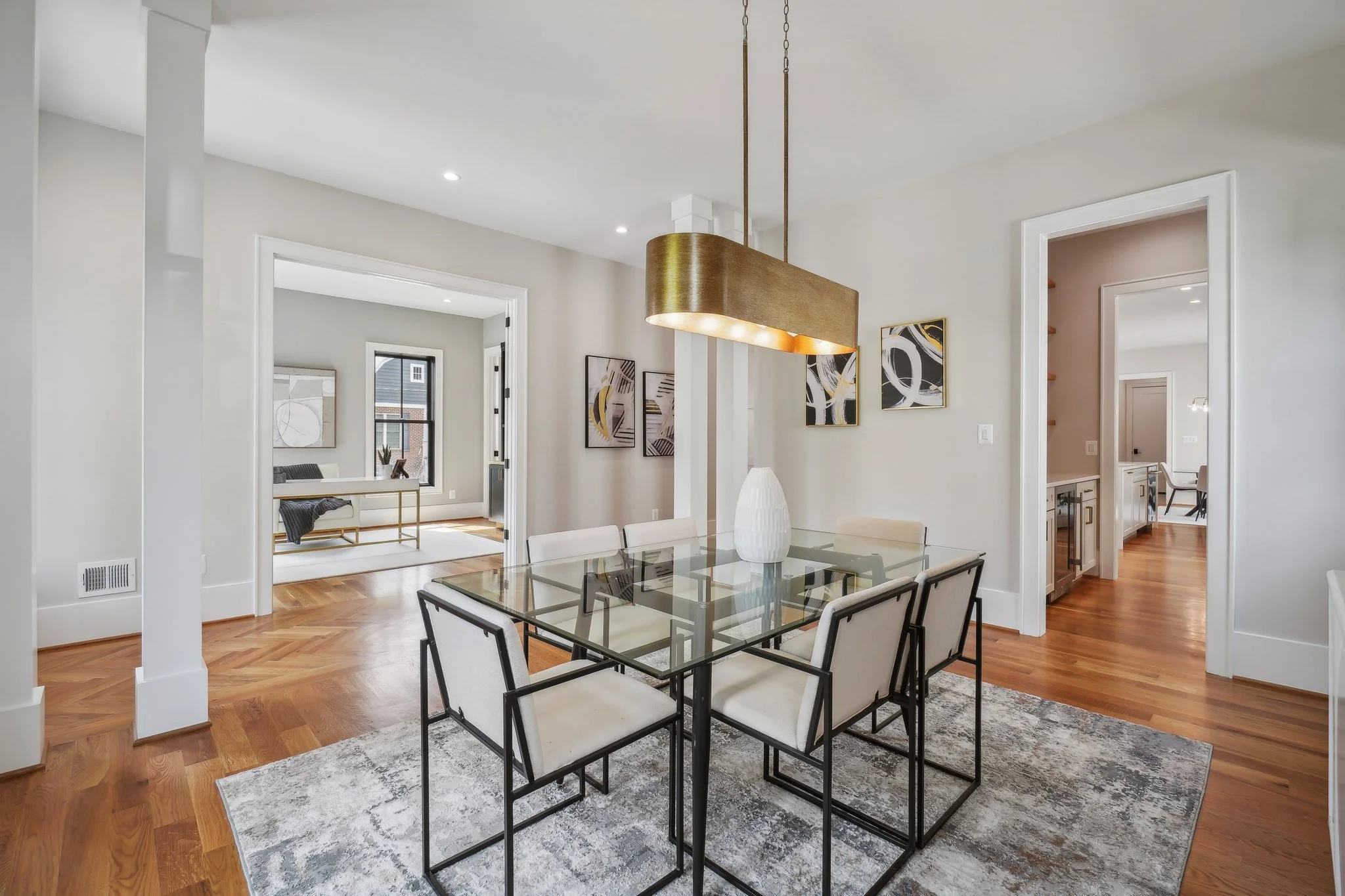Spacious Dining Room in Arlington, VA
