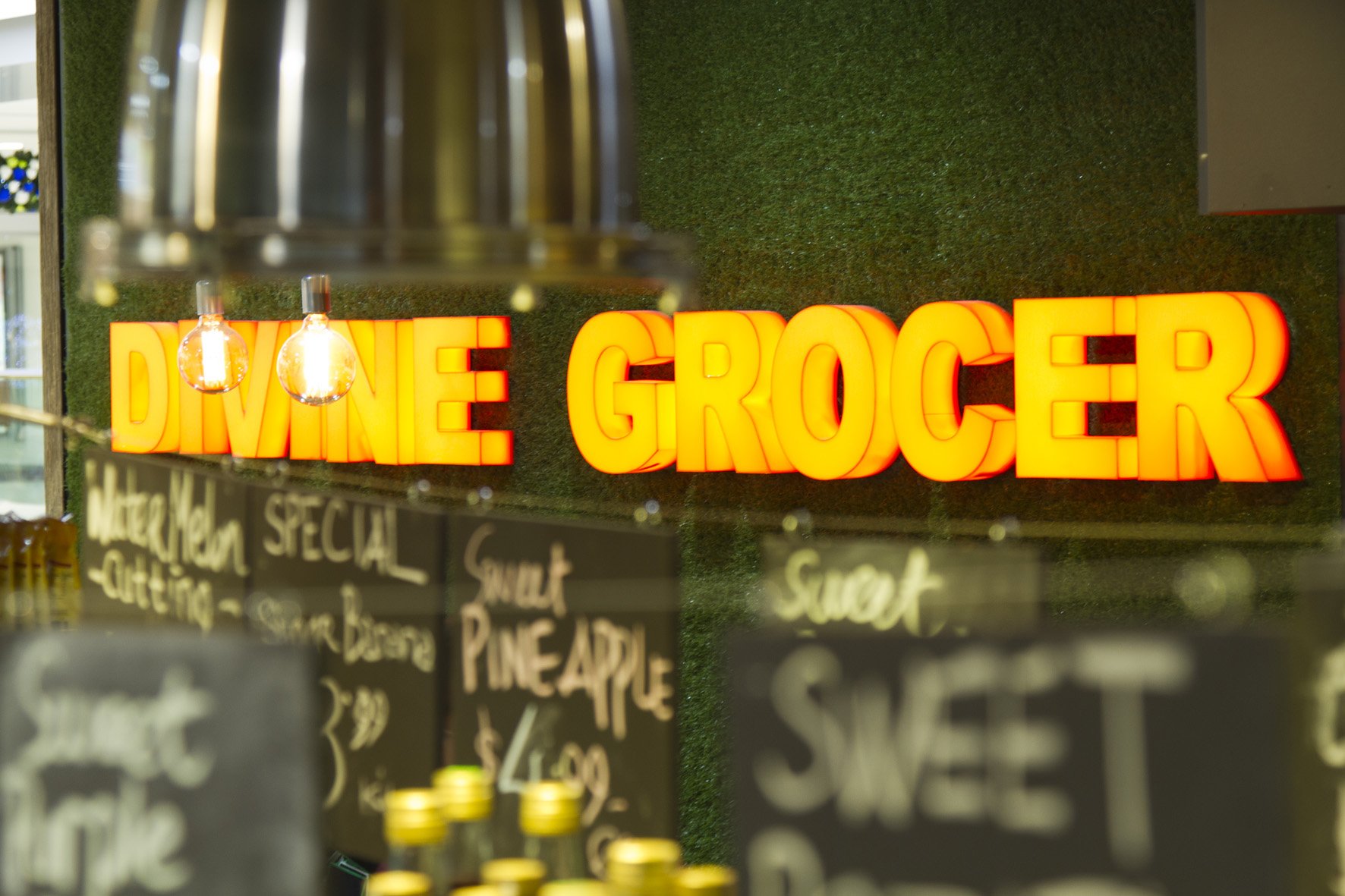 131204DivineGrocer_005.jpg